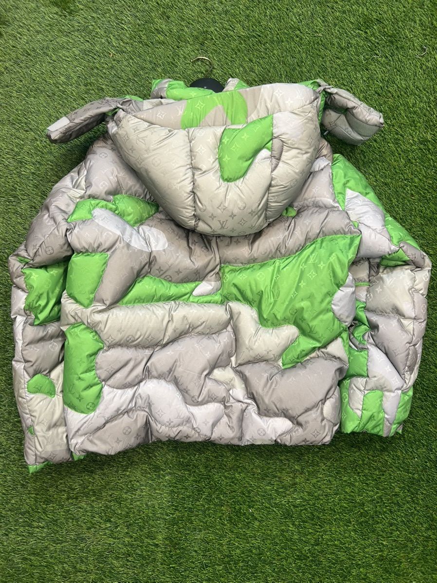 Louis Vuitton Louis Vuitton x KidSuper Patchworked Portrat Puffer Jacket Size US L / EU 52-54 / 3 - 5 Thumbnail