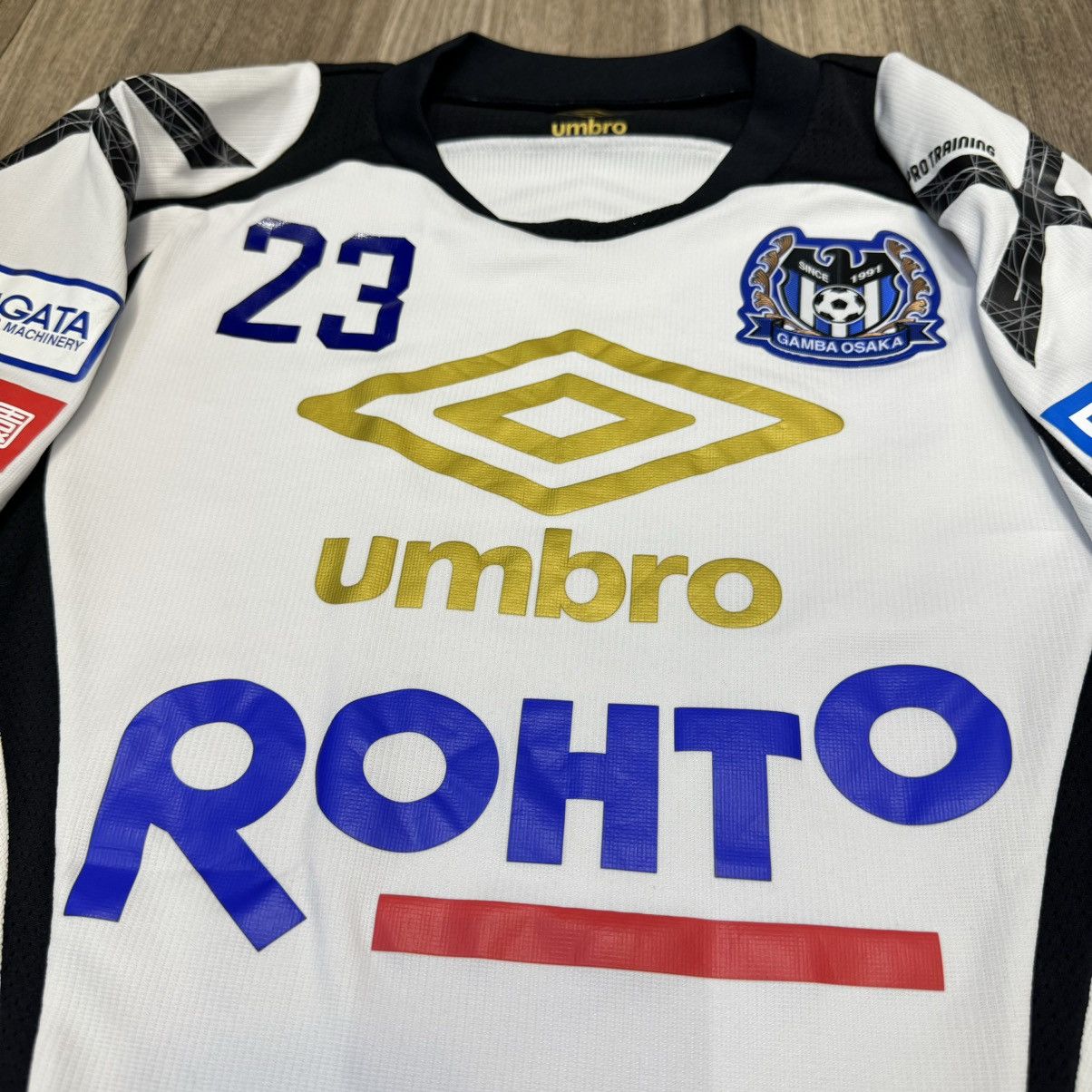 Umbro Osaka Gamba player issued /worn training jersey #23 Size US S / EU 44-46 / 1 - 3 Thumbnail