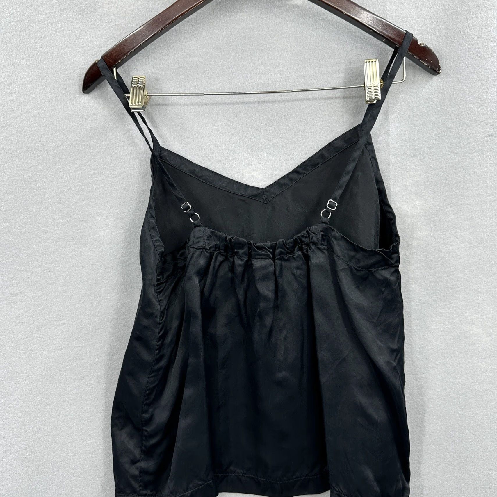 Athleta Athleta Tank Top Cami Womens Small Black Satin V-Neck Calm Cool Quiet Luxury Size S / US 4 / IT 40 - 4 Thumbnail