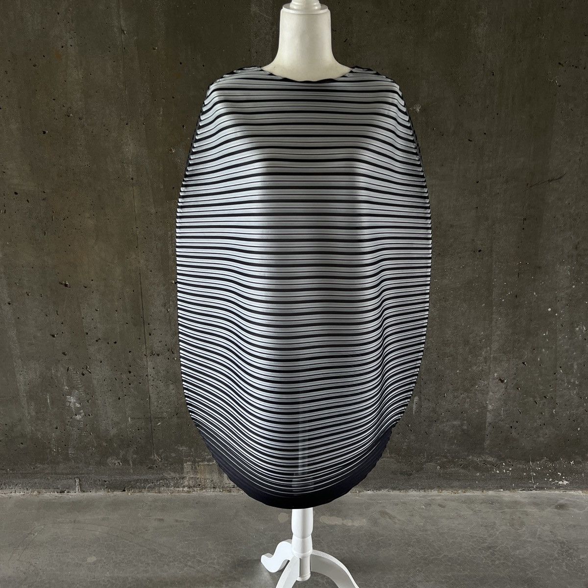 Pleats Please Issey Miyake Issey Miyake Pleats Please Balloon Tunic Size ONE SIZE - 2 Thumbnail