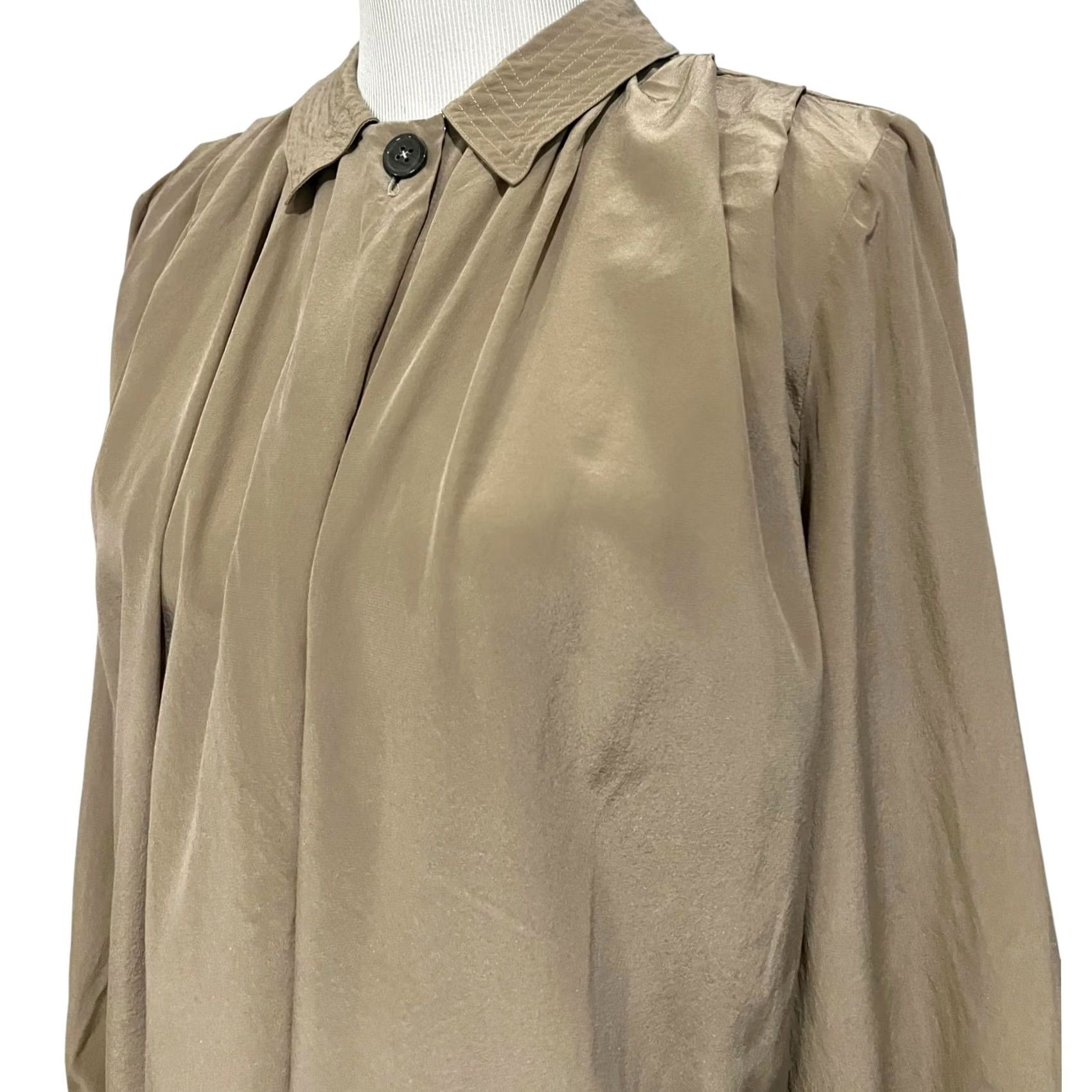 Neiman Marcus VINTAGE Neiman Marcus Silk Blouse Shirt Women Tan Pleated Shoulders 10 Womens Size L / US 10 / IT 46 - 4 Thumbnail