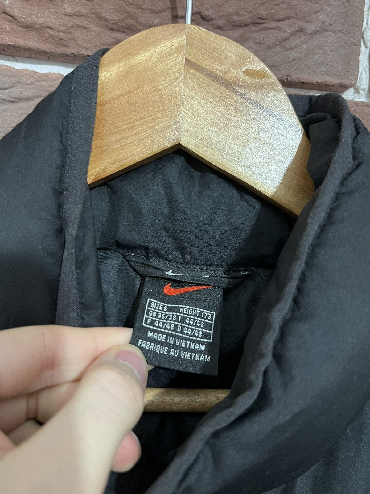 Nike Vintage 90s Nike Swoosh Black Down Puffer Hooded Vest Size M Size US S / EU 44-46 / 1 - 5 Thumbnail