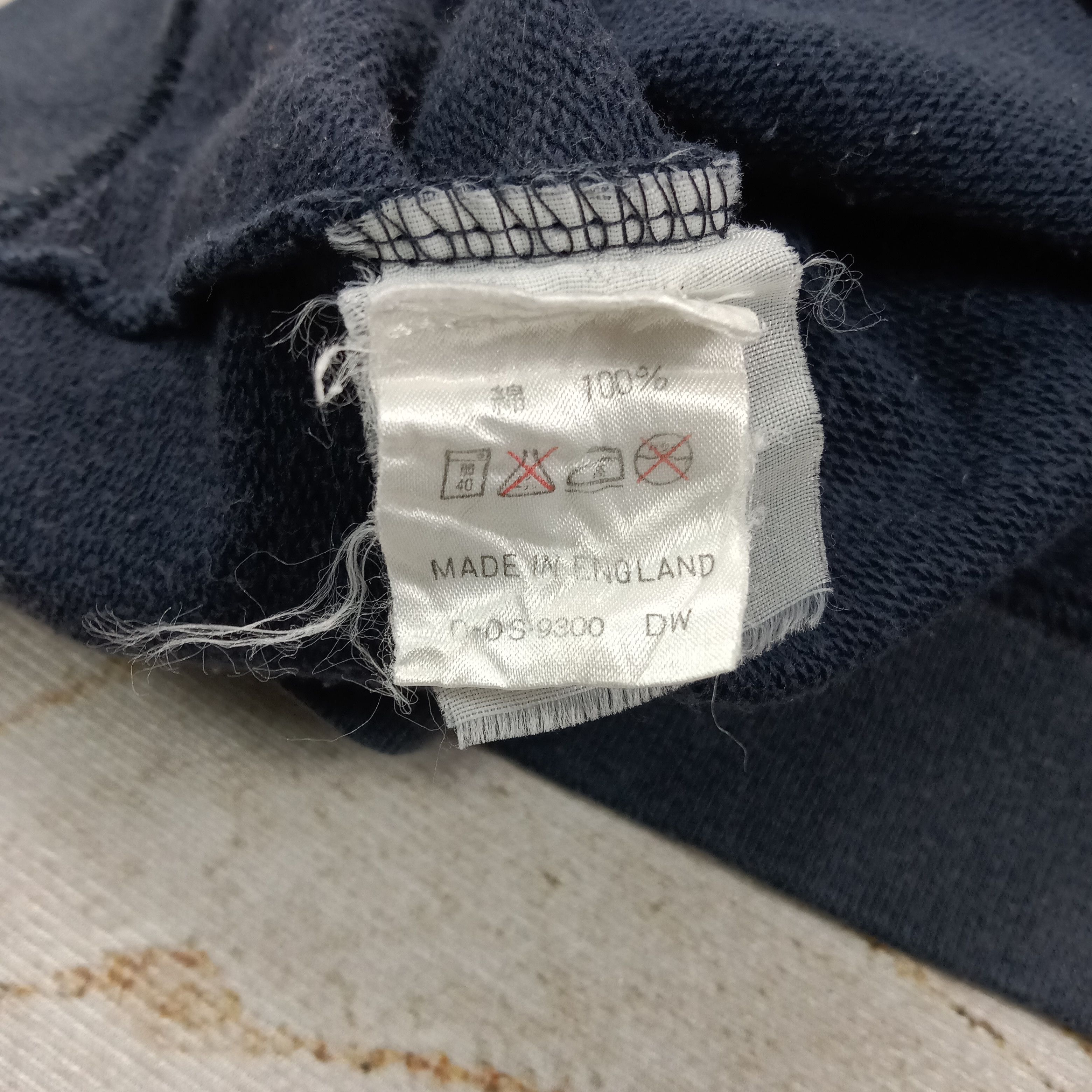 Burberry Burberrys London Spell Out Embroidery Sweatshirt C270N10 Size US L / EU 52-54 / 3 - 7 Thumbnail