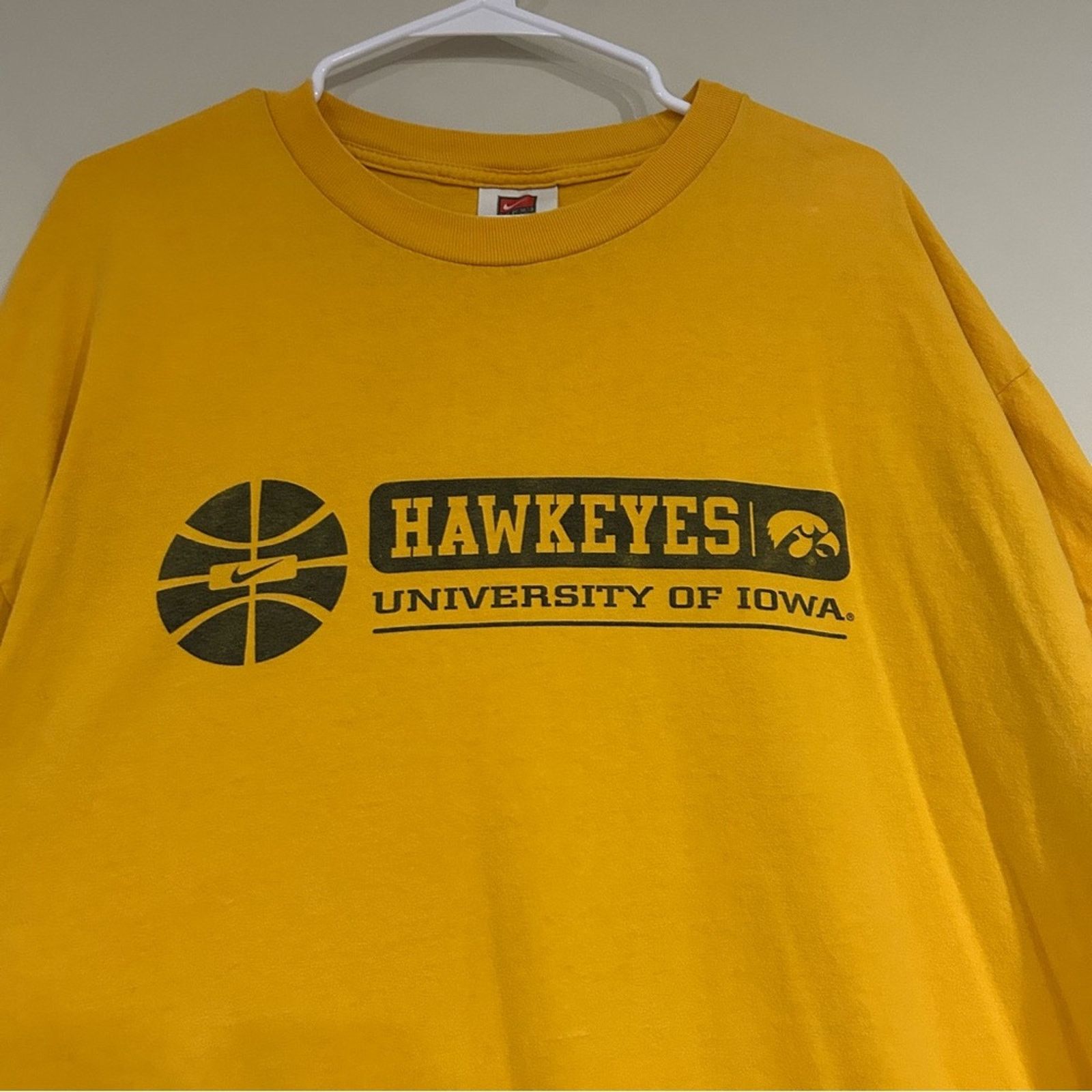 Nike Vintage Nike Iowa Hawkeyes Basketball Shirt Size US XL / EU 56 / 4 - 2 Thumbnail