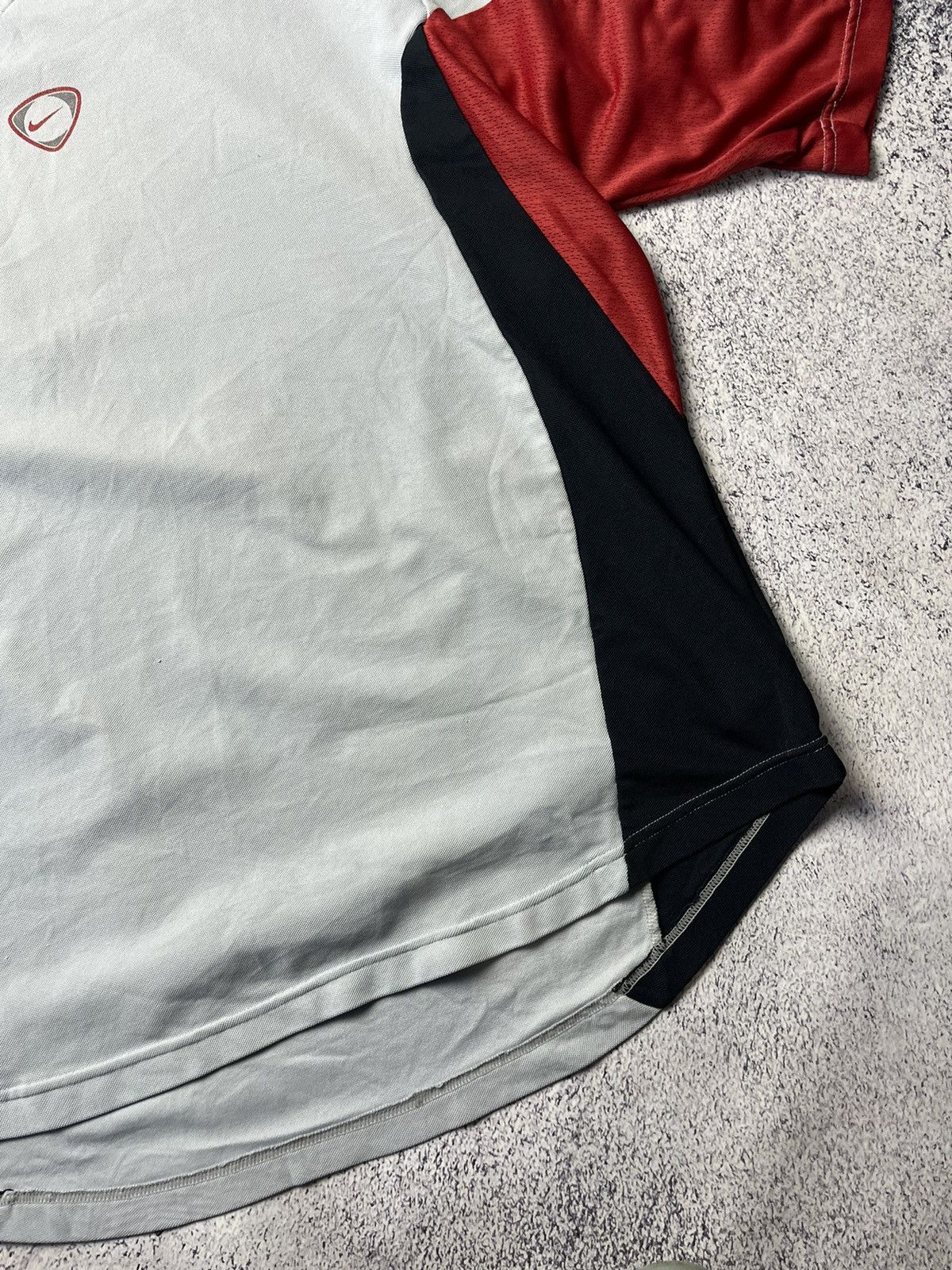 Nike Mens Vintage Nike T-Shirt centre swoosh Rare Size US XL / EU 56 / 4 - 12 Thumbnail