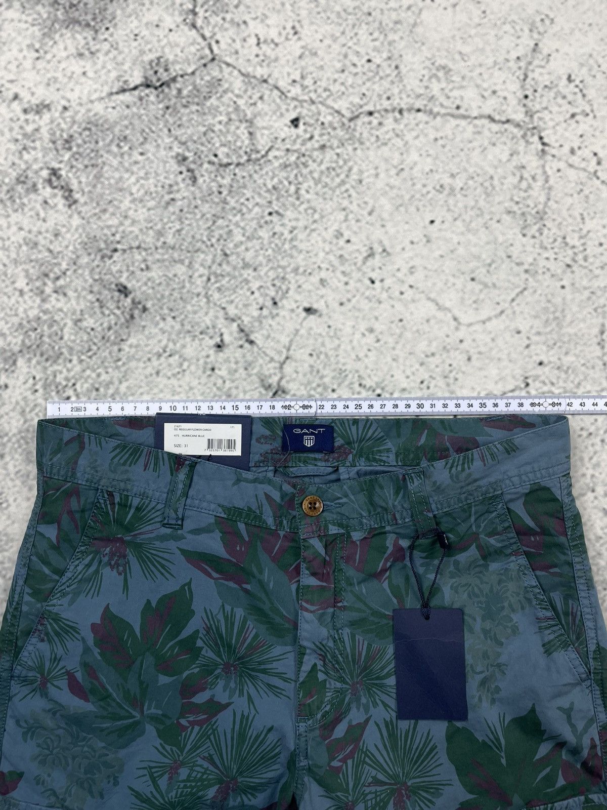 Gant (Men’s) GANT W31 – Flower Cargo Shorts, Regular Fit Summer Size US 31 - 11 Thumbnail