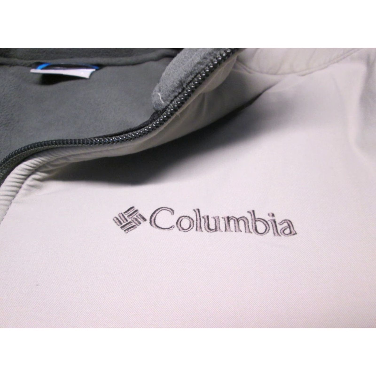 Vintage Columbia Windbreaker Jacket Mens Size L Gray Zip Pockets Logo Solid Outerwear Fleece Polyester Regular Closure Zip Size US L / EU 52-54 / 3 - 5 Thumbnail