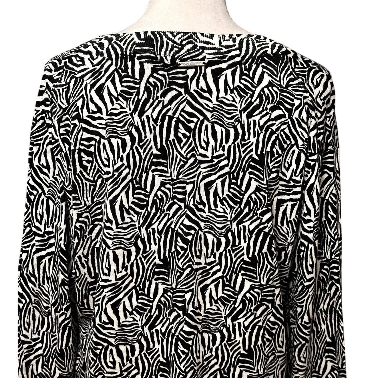 Michael Kors Michael Kors Sweater Long Sleeves Zebra Black/White L NWT Size L / US 10 / IT 46 - 6 Thumbnail