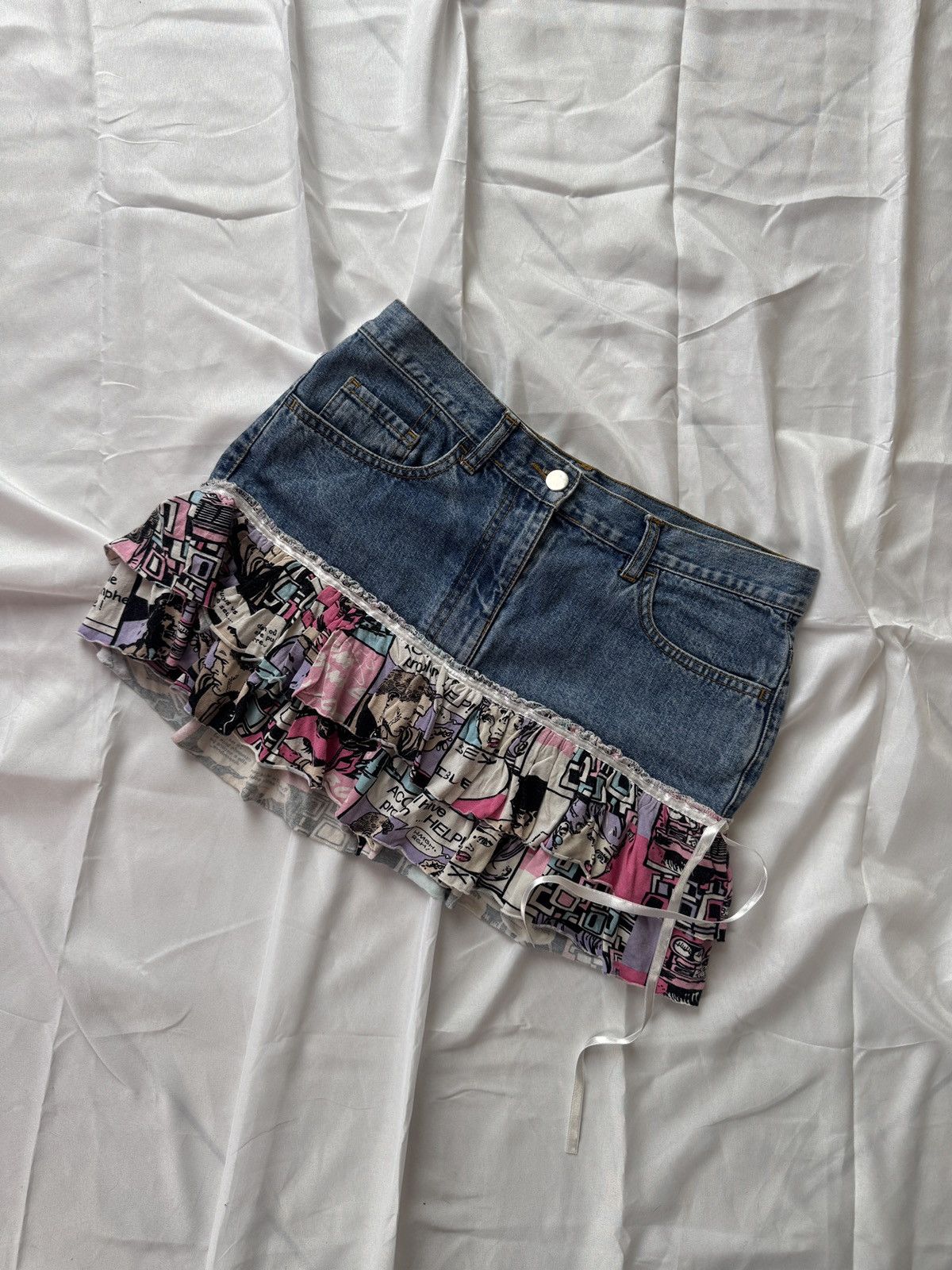 Hysteric Glamour Y2K Glam Low Rise Ruffle Denim Mini Skirt Size 27" / US 4 / IT 40 - 4 Thumbnail