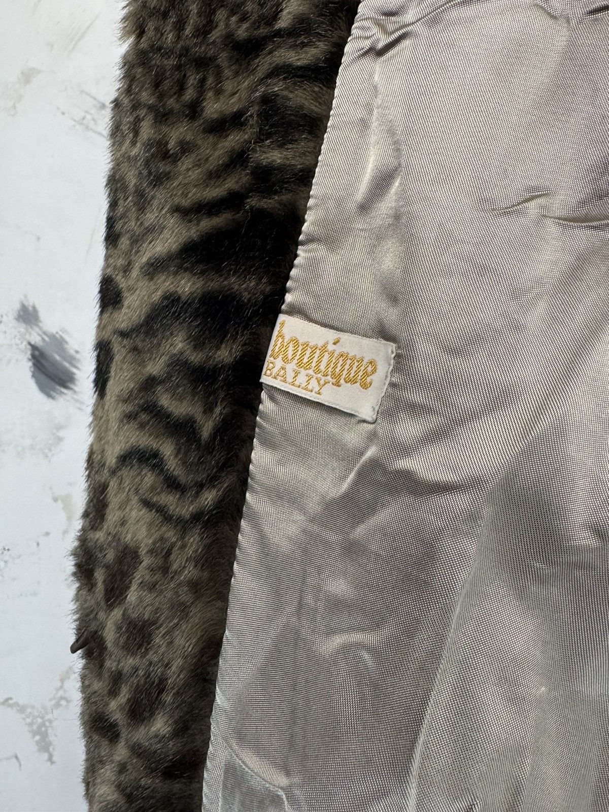 Bally Vintage Bally Boutique Leopard Faux Fur Coat Size M - L Size M / US 6-8 / IT 42-44 - 8 Thumbnail