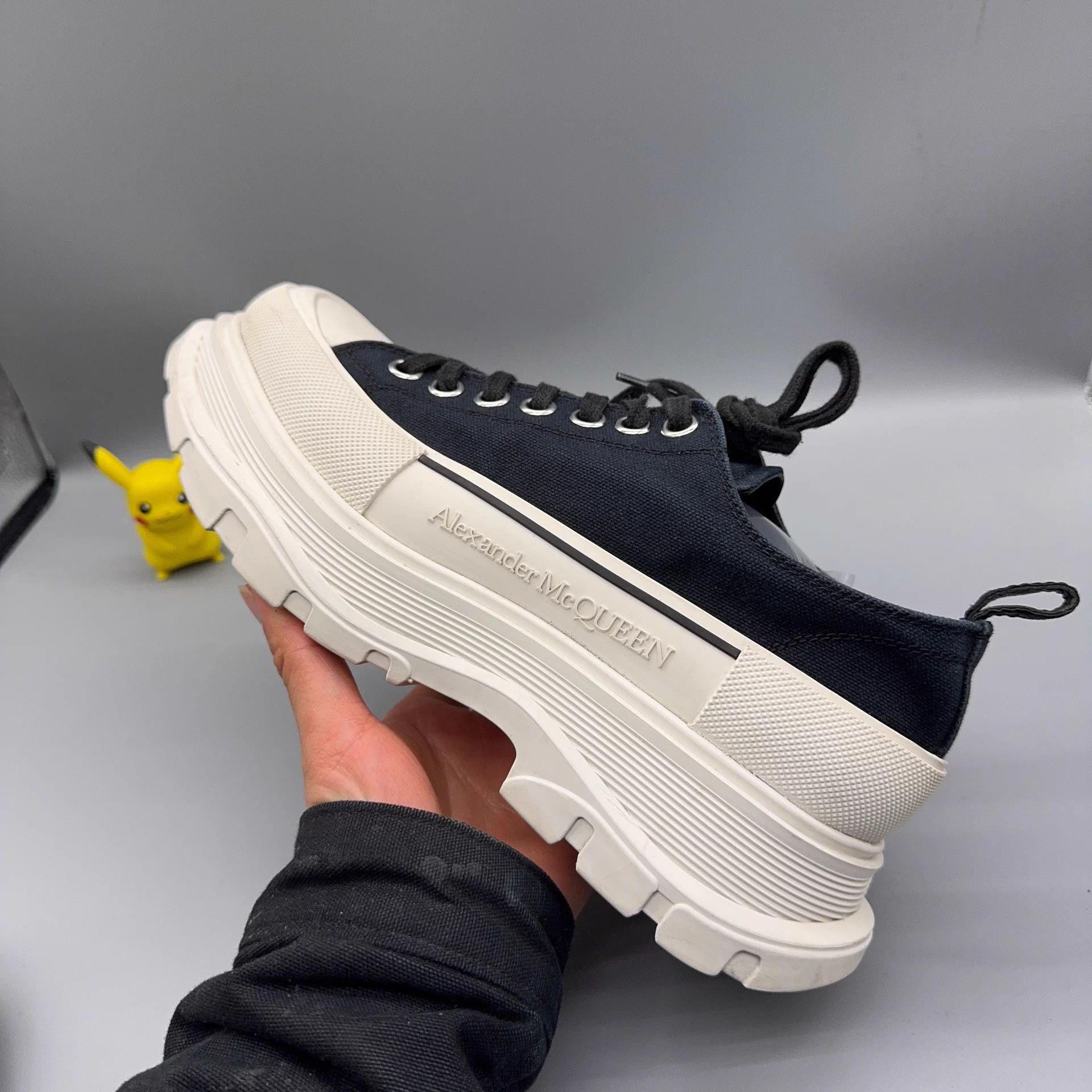 Alexander McQueen Alexander McQueen Tread Slick White Black 41 Size US 8 / EU 41 - 6 Thumbnail
