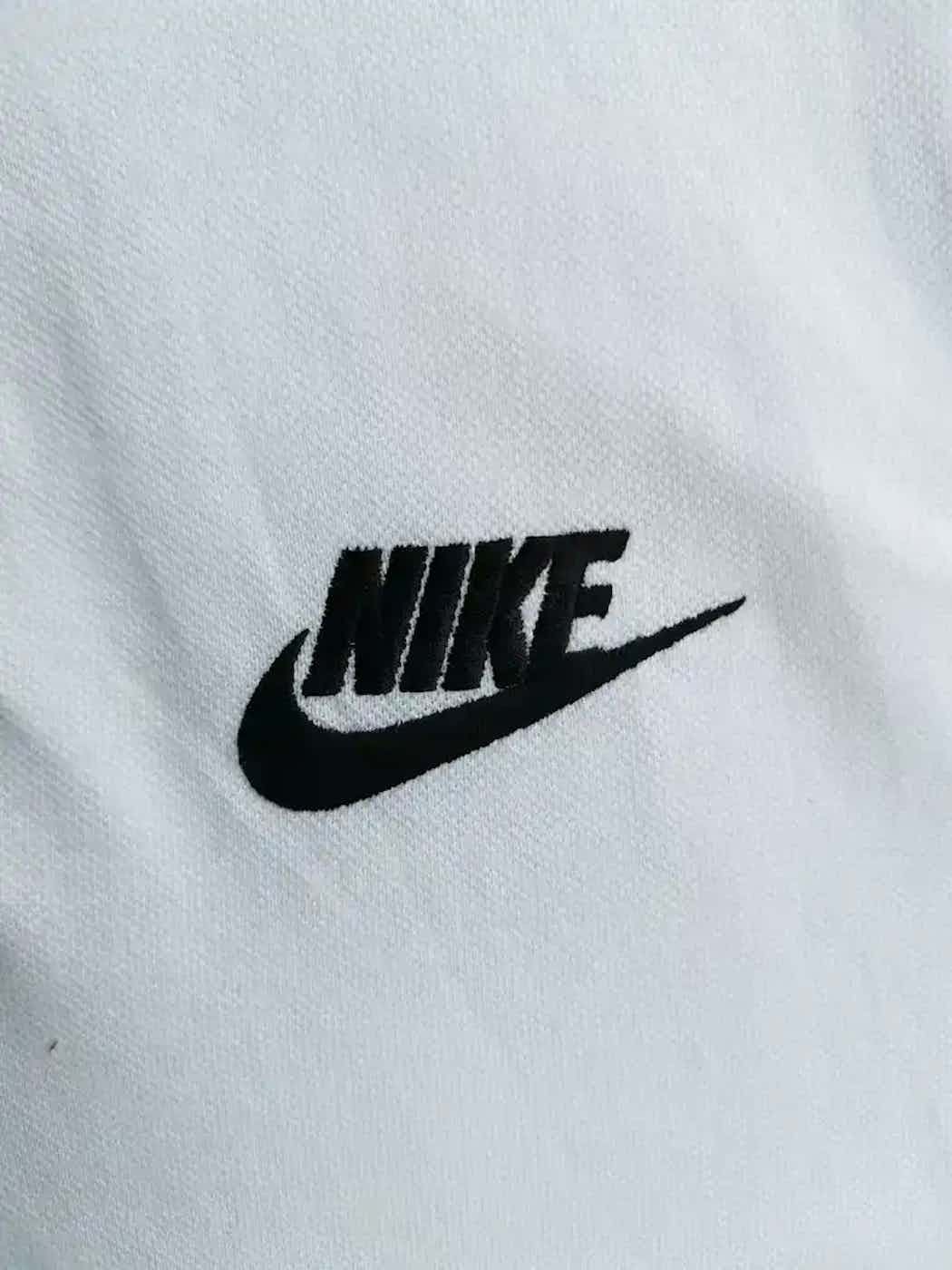 Nike Vintage Nike t-shirt Size US L / EU 52-54 / 3 - 2 Thumbnail