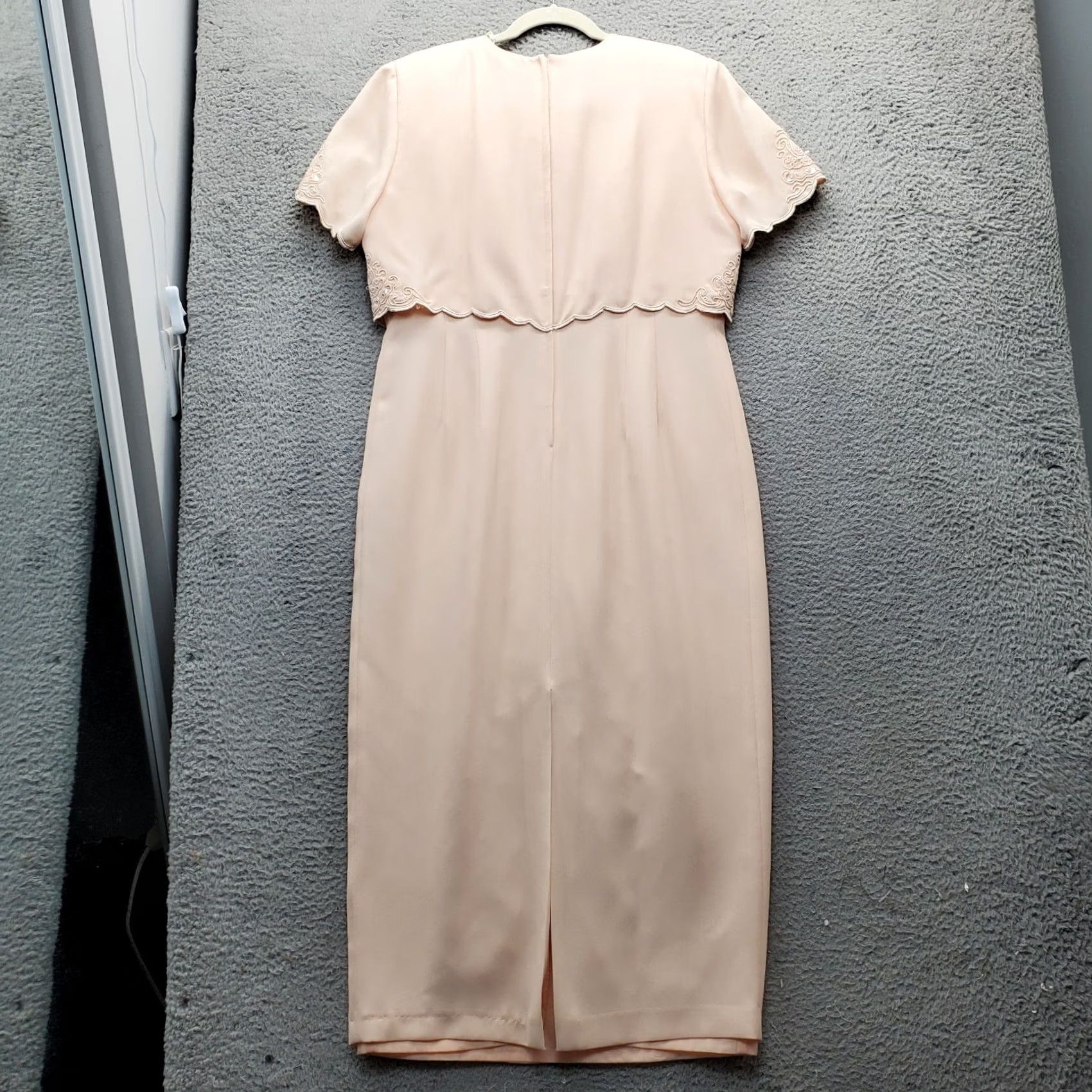 Vintage R&M Richards Maxi Dress Womens 14 Pink Sequin Guipure Crepe Shoulder Pads Vented Shirt Adult Womens Pink Sequin Guipure Crepe Maxi Dress 14 Size XL / US 12-14 / IT 48-50 - 2 Thumbnail