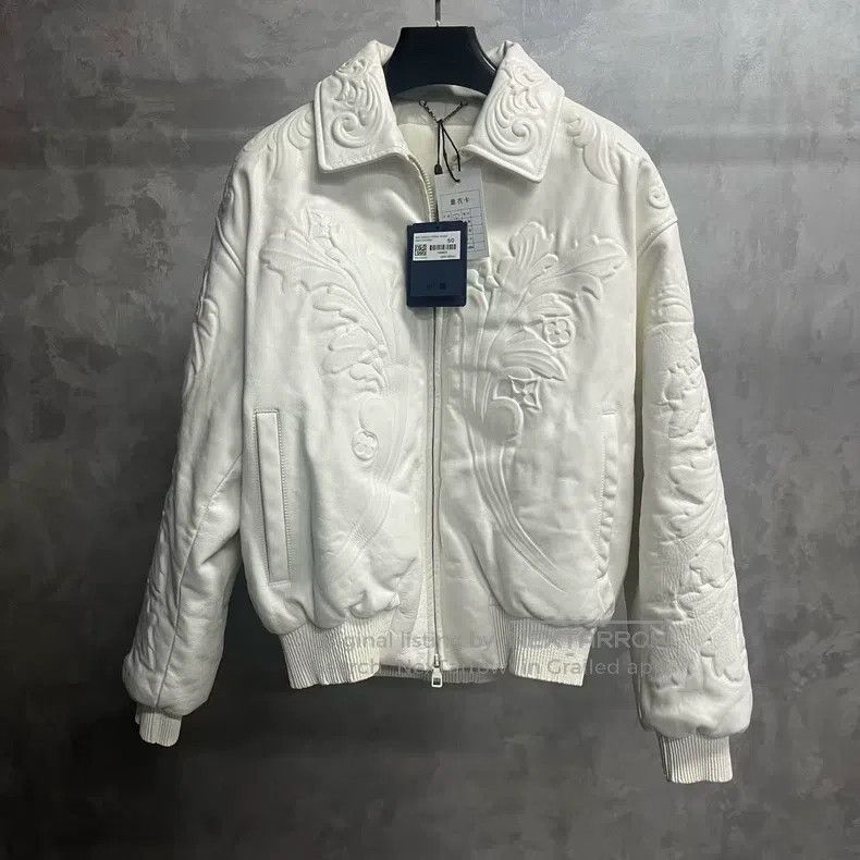 Louis Vuitton Louis Vuitton White solid embossed effect dark leather tun Size US M / EU 48-50 / 2 - 1 Thumbnail