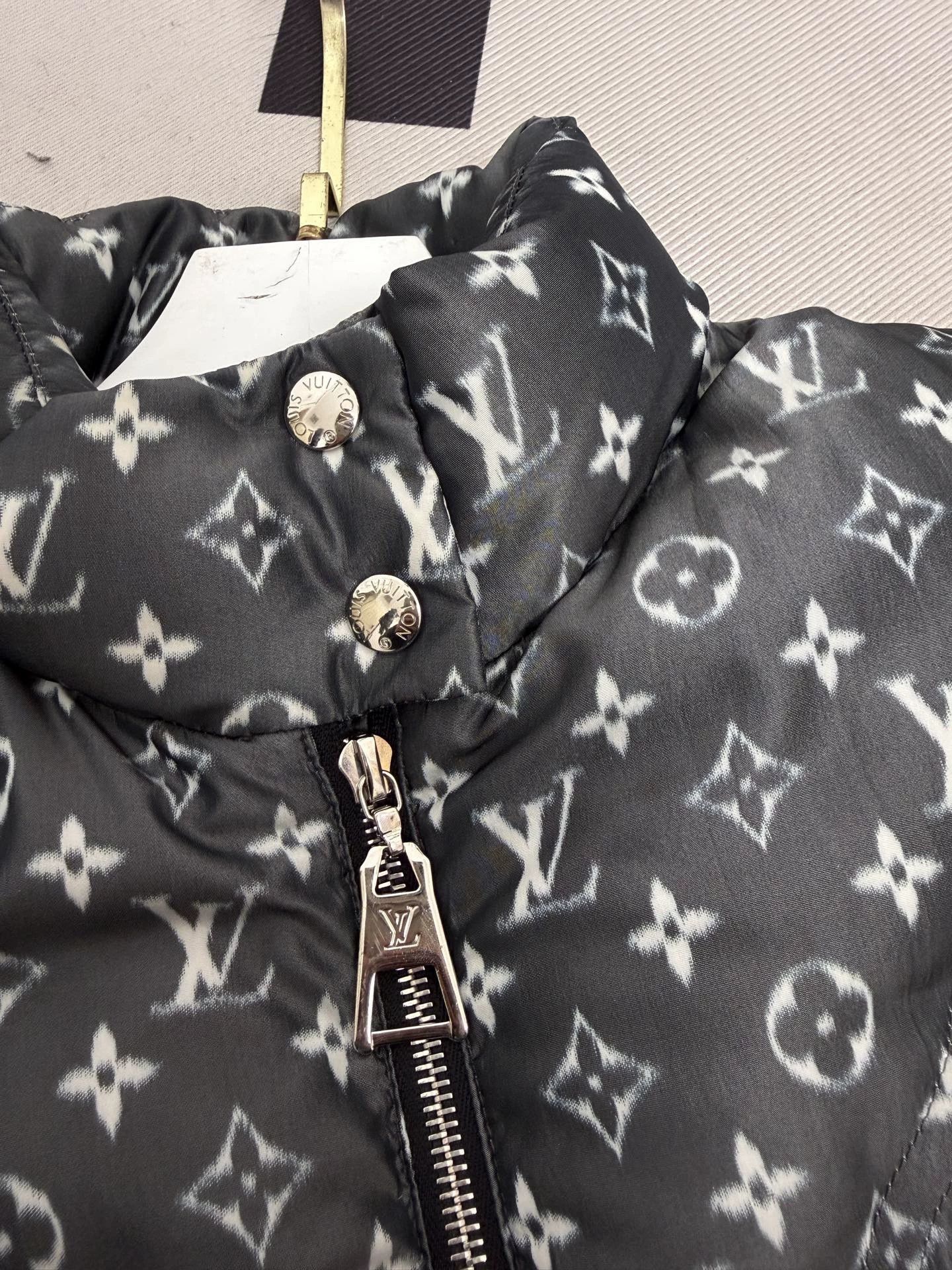 Louis Vuitton Louis Vuitton 21 FW Monogram Down Jacket Women's 36 Size XS / US 0-2 / IT 36-38 - 4 Thumbnail