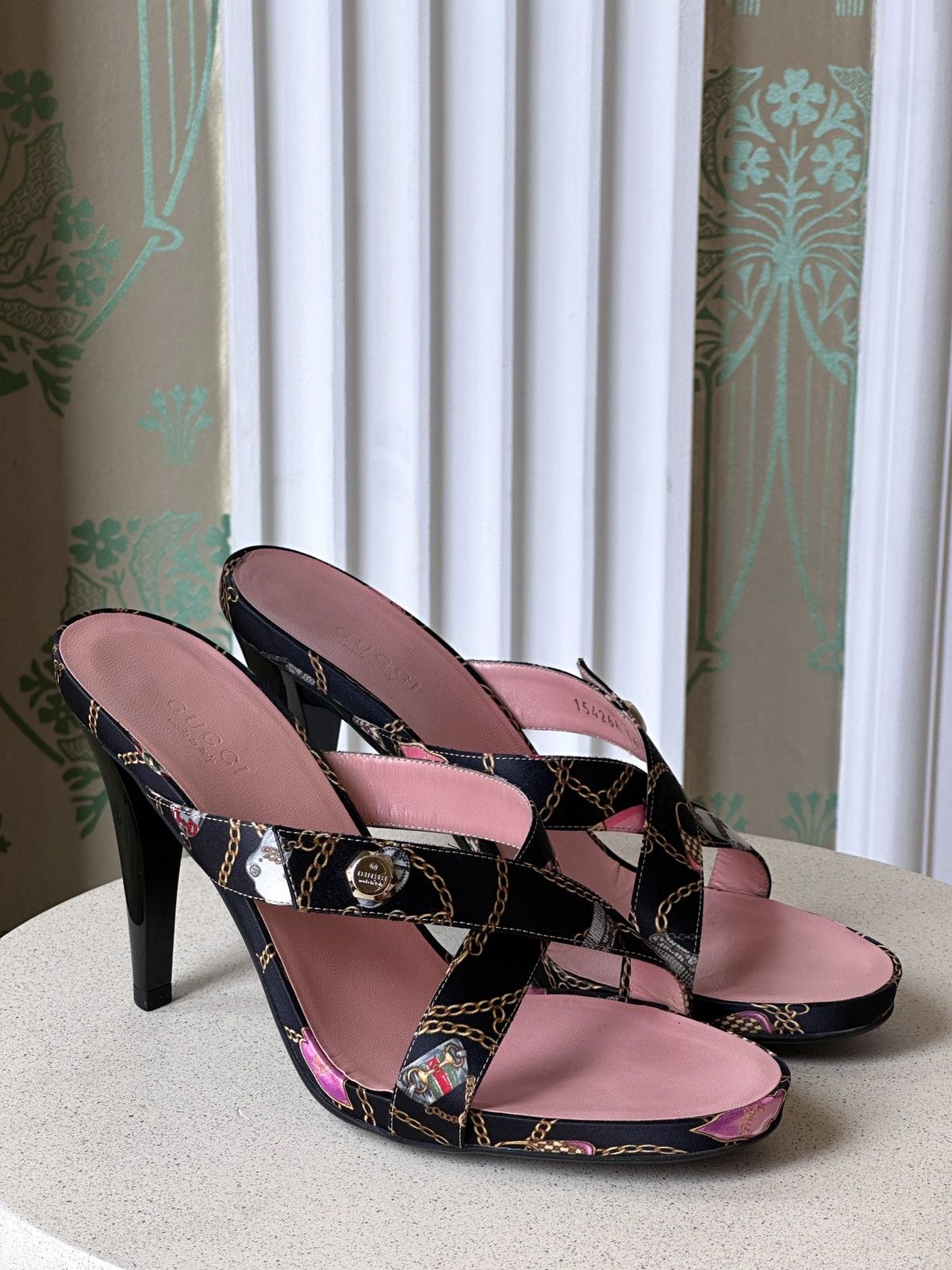 Gucci GUCCI Satin Chain Cross Strap Black Pink Sandals 36,5/6,5 Size US 6.5 / IT 36.5 - 4 Thumbnail