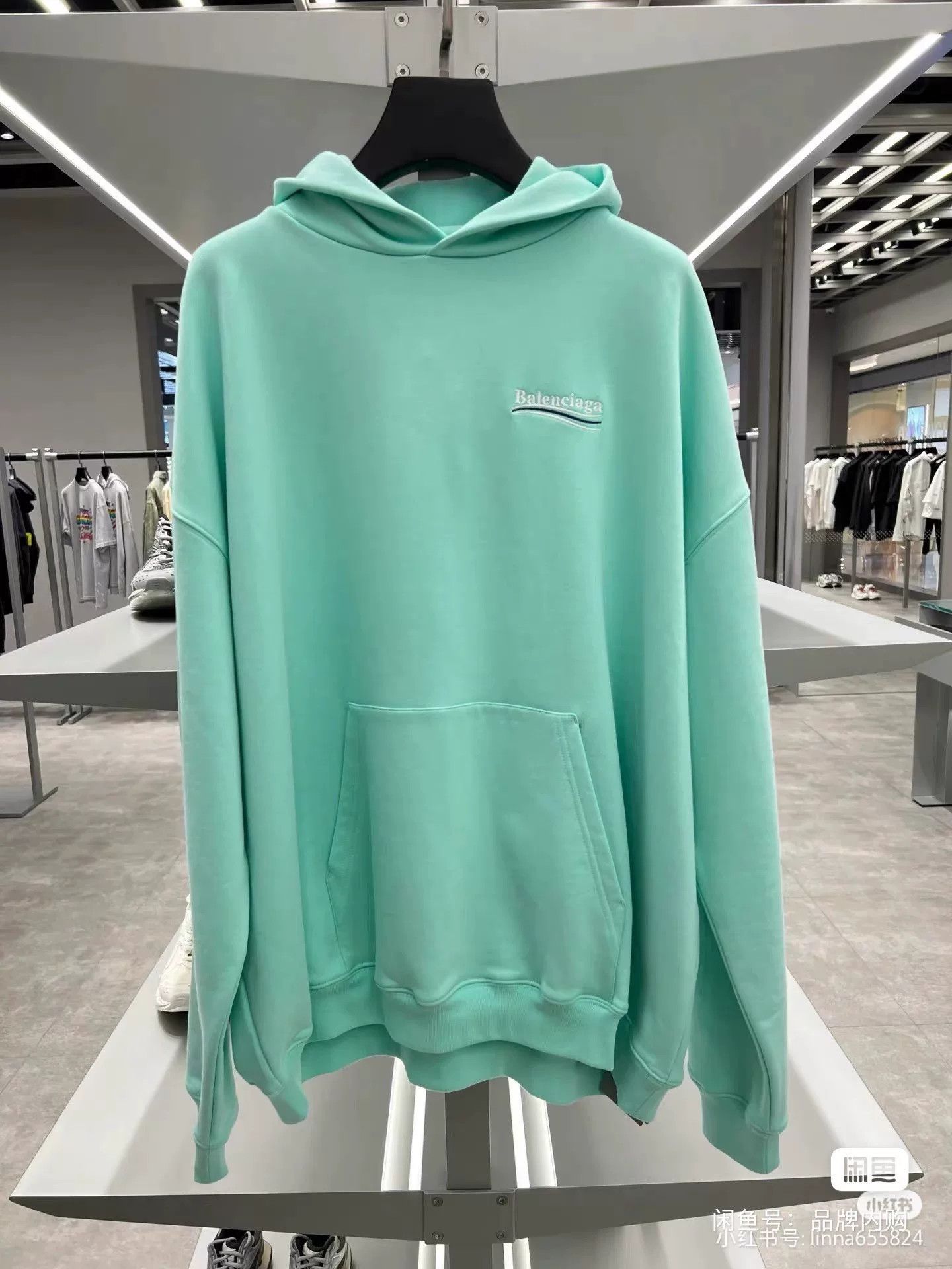 Balenciaga balenciaga mint green logo hoodie uni Size US M / EU 48-50 / 2 - 1 Thumbnail