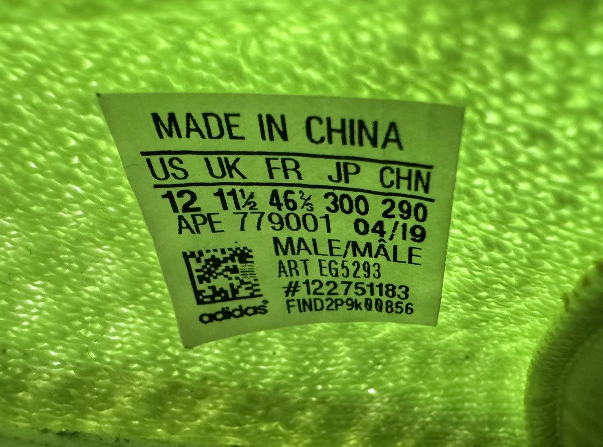 Yeezy Yeezy Boost 350 V2 Glow Size US 12 / EU 45 - 6 Thumbnail