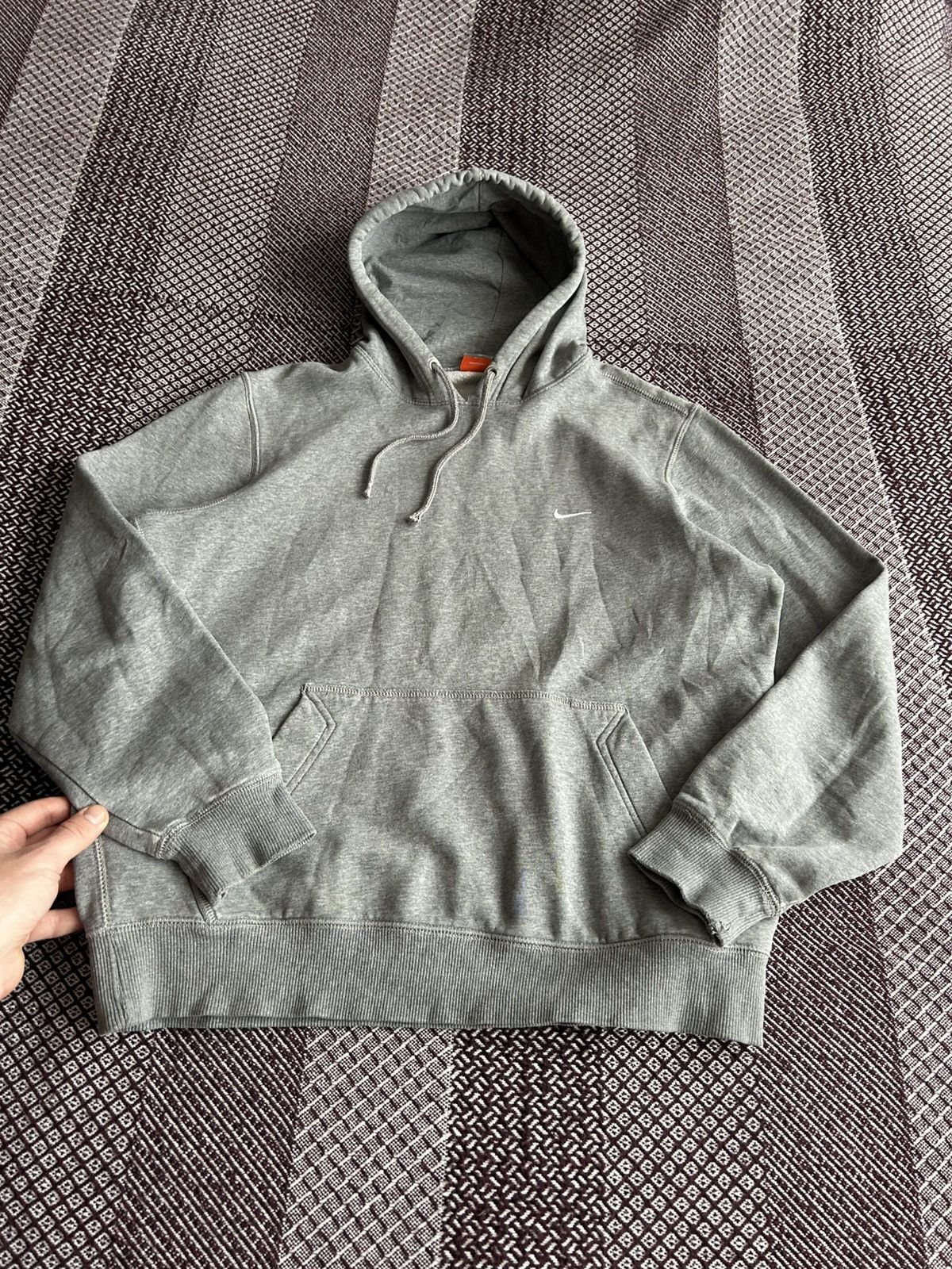 Nike Vintage Nike ATHL Basic Hoodie Small Logo Streetwear Size M Size US M / EU 48-50 / 2 - 5 Thumbnail