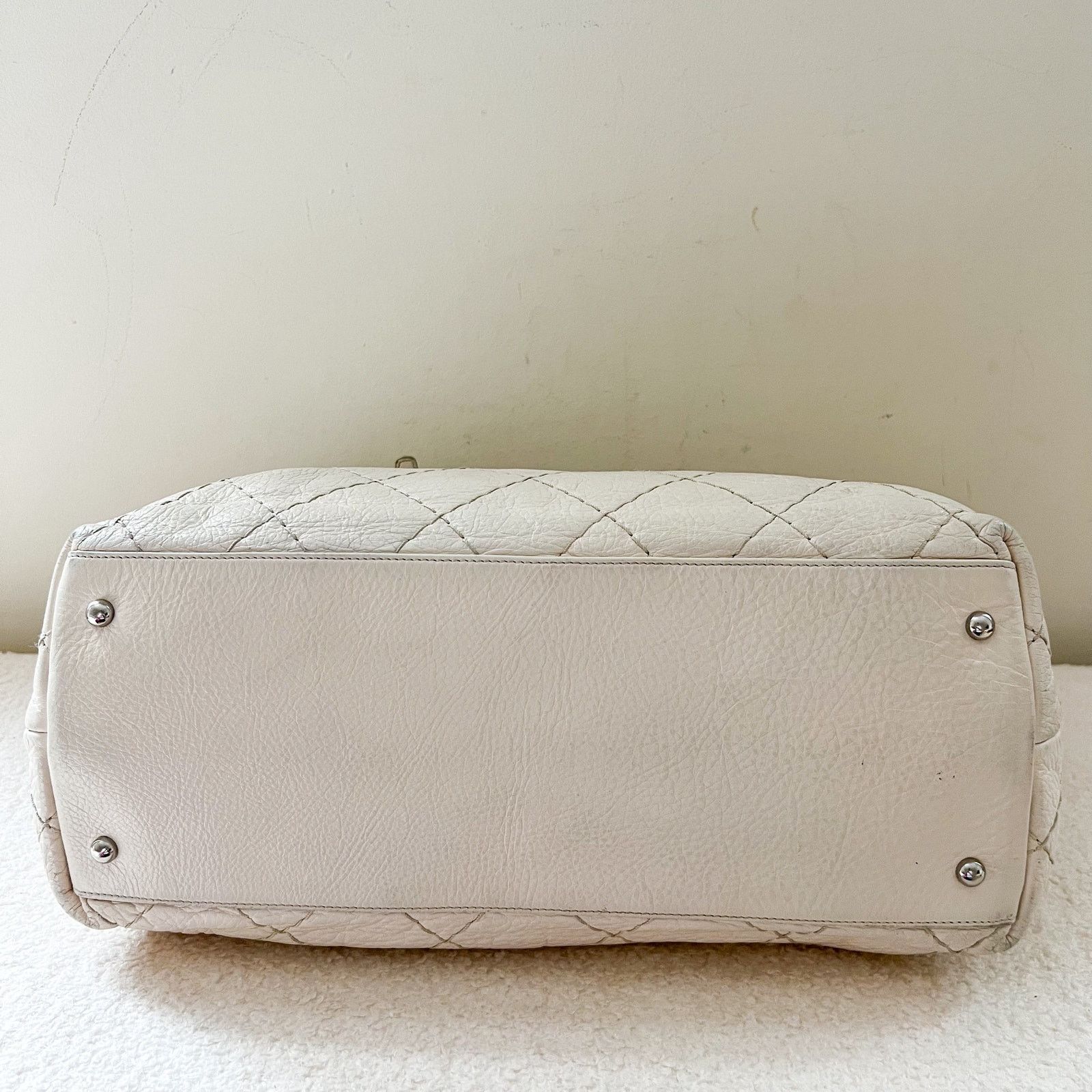 Chanel CHANEL On the Road Cream Leather Large Tote Size ONE SIZE - 4 Thumbnail