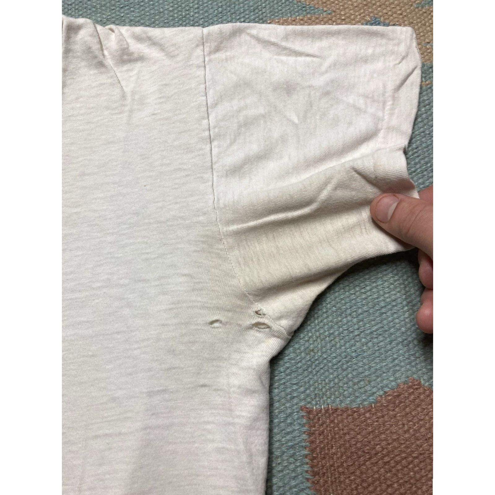 Fruit Of The Loom VINTAGE 70s blank white T-shirt V-Neck Fruit of the Loom Grunge Medium M Mens Size US M / EU 48-50 / 2 - 4 Thumbnail
