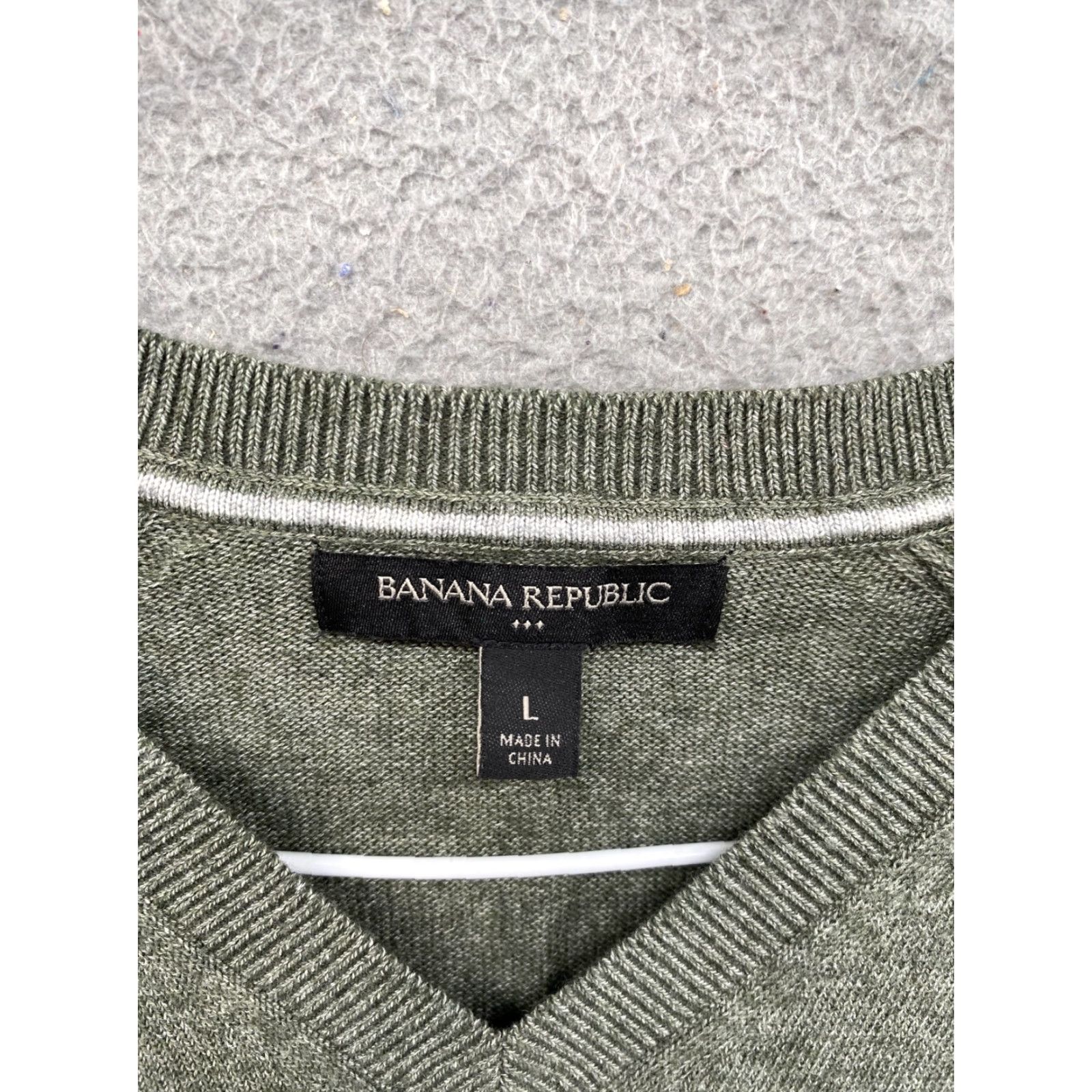 Banana Republic Banana Republic Mens Green V Neck Cotton Knit Sweater in Size Large Shirt Adult Large Green Pullover Casual Mens Size US L / EU 52-54 / 3 - 2 Thumbnail