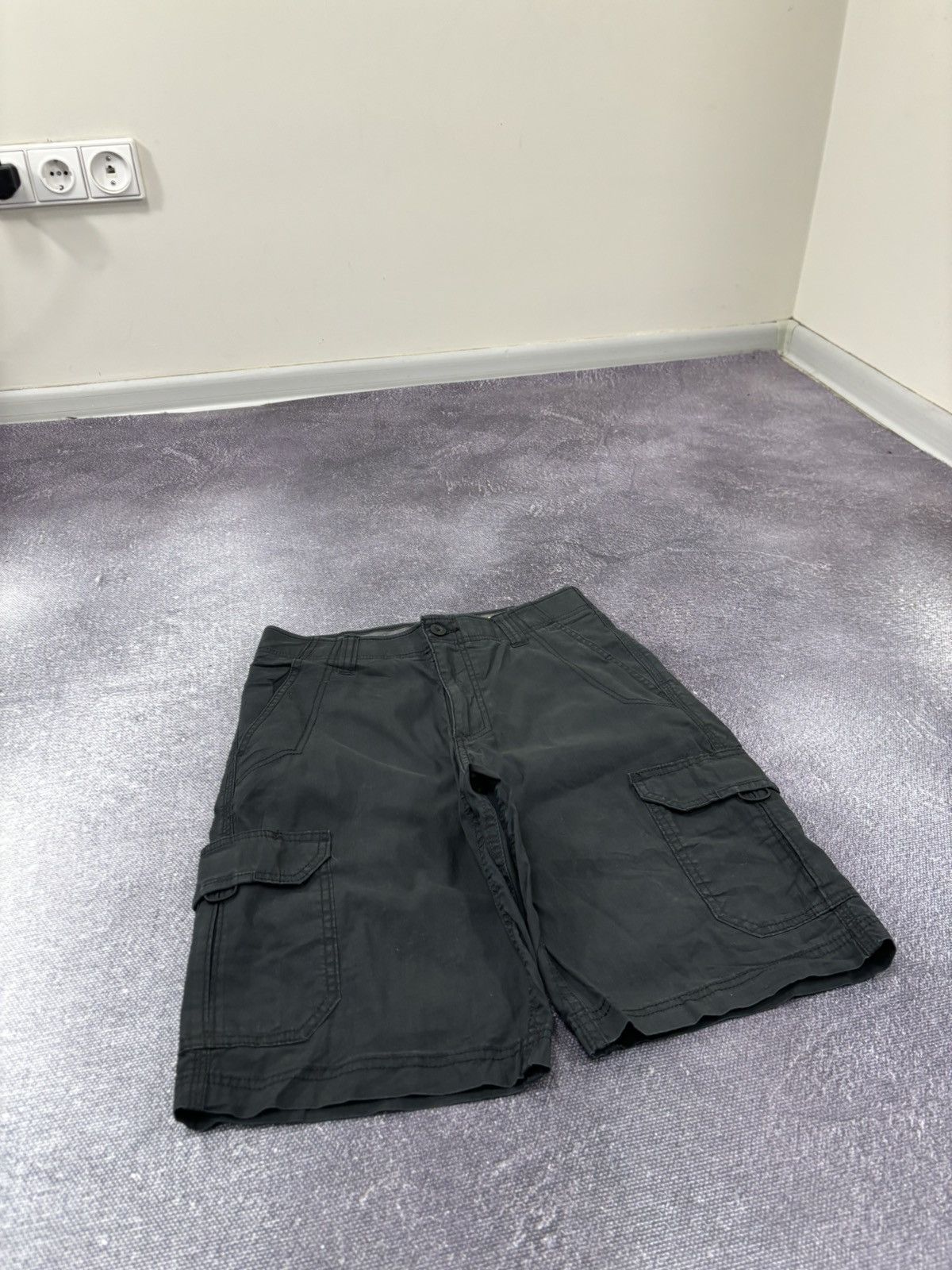 Lee × Vintage Vintage Lee Extreme Motion Black USA Hype Cargo Shorts Size US 29 - 4 Thumbnail
