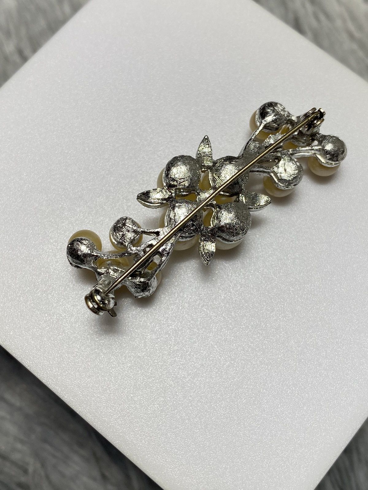 Vintage Vintage Pearl Floral Brooch – Elegant Accessory Size ONE SIZE - 5 Thumbnail