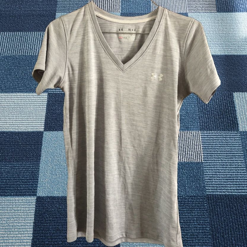 Under Armour Under Armour T-Shirt Womens M HeatGear Semi-Fitted Short Sleeve V-Neck Gray Size M / US 6-8 / IT 42-44 - 1 Thumbnail