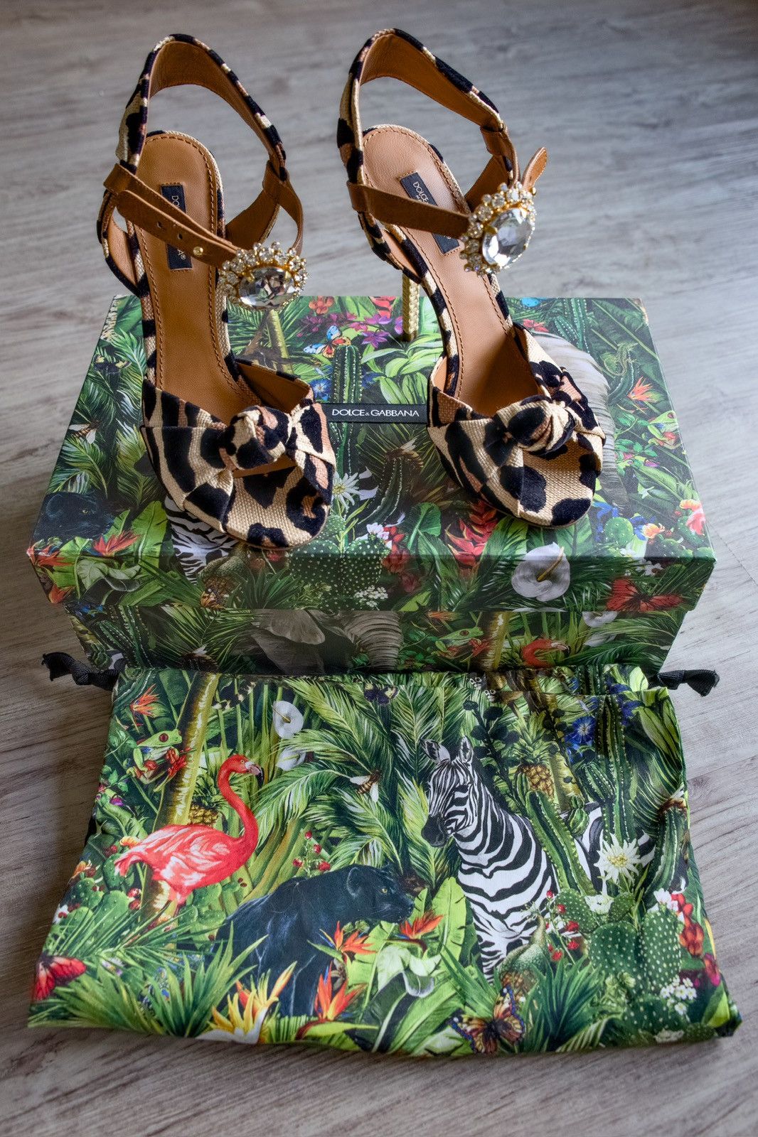 Dolce & Gabbana Dolce & Gabbana pump in perfect condition. Orig. price $870 Size US 7.5 / IT 37.5 - 1 Thumbnail