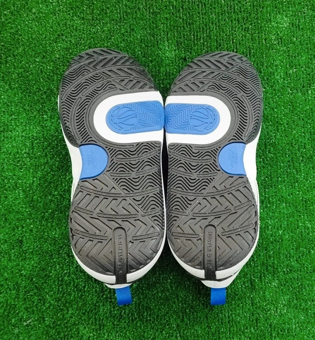 Nike Shoes Nike Team Hustle D11 Size US 6 / EU 39 - 6 Thumbnail
