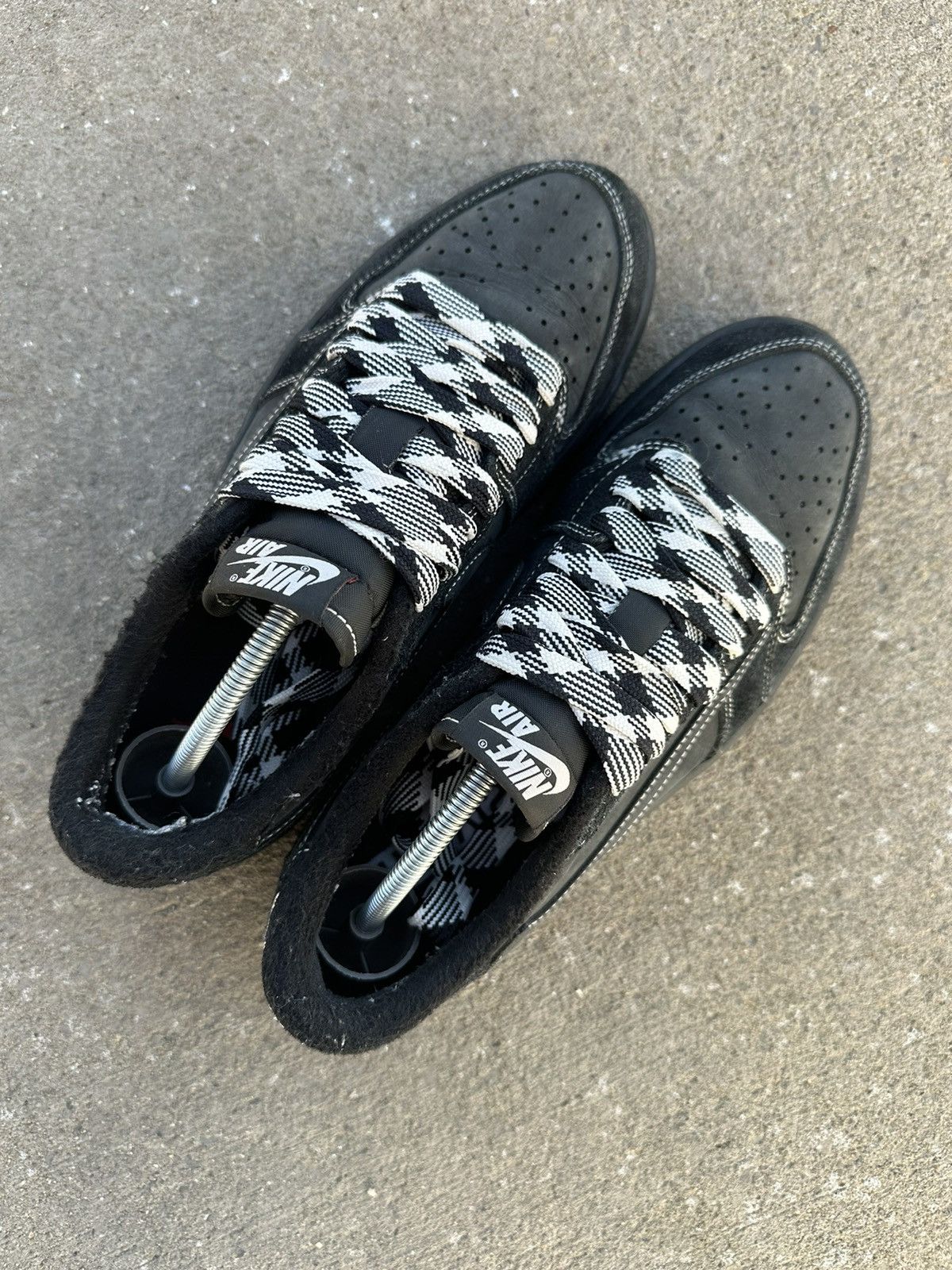 Jordan Brand × Travis Scott Nike Travis Scott Jordan 1 Retro Low Black Phantom size 7.5 Size US 7.5 / EU 40-41 - 3 Thumbnail
