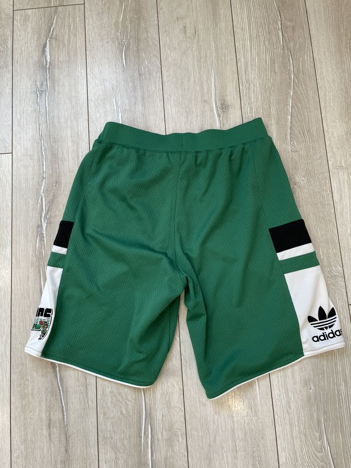 Adidas × NBA × Vintage Vintage Adidas Boston Celtics NBA Shorts Mens L Green Size US 34 / EU 50 - 8 Thumbnail