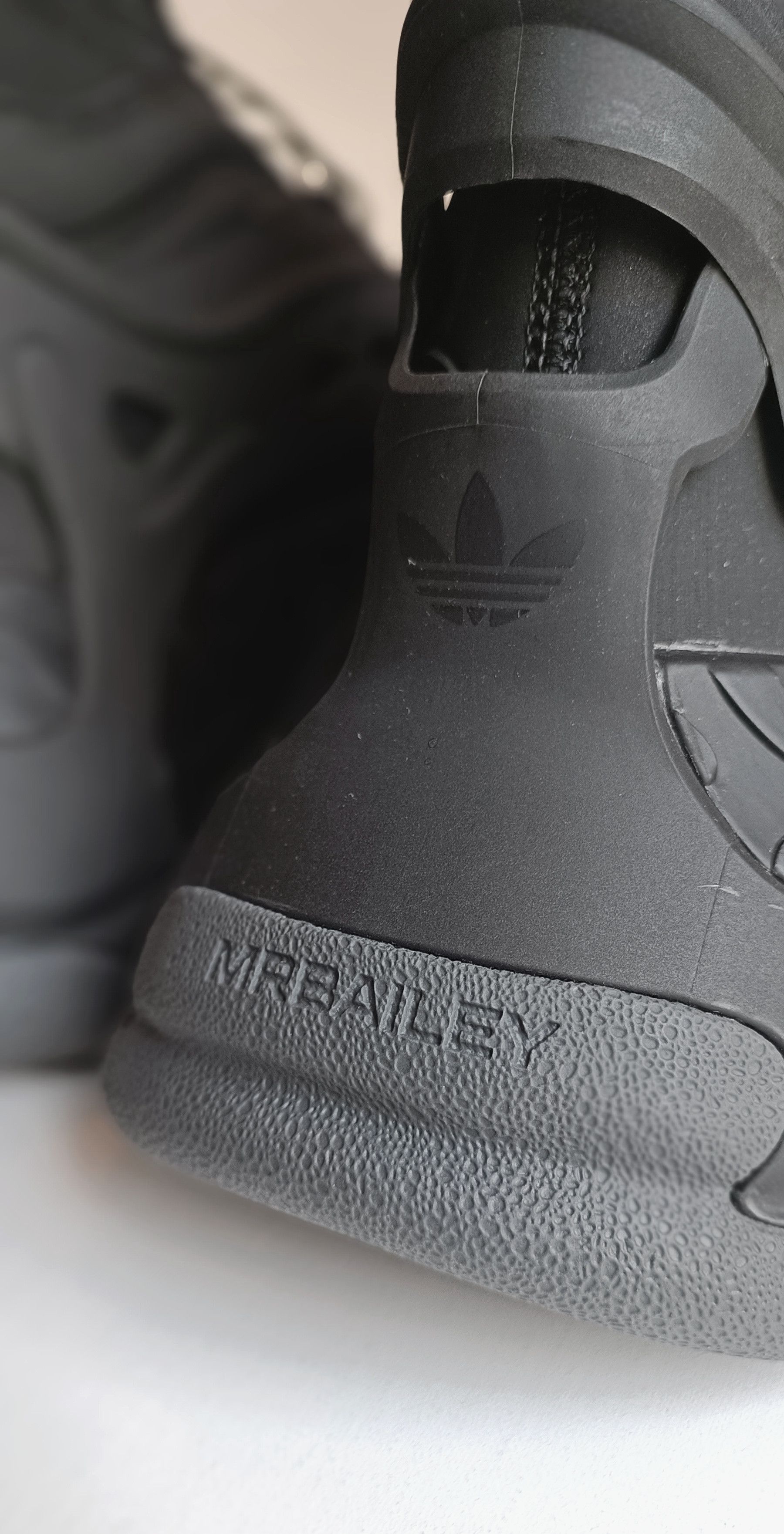 Adidas MRBAILEY® x adidas OZLUCENT Friends & Family 01/60 Size US 9 / EU 42 - 21 Thumbnail