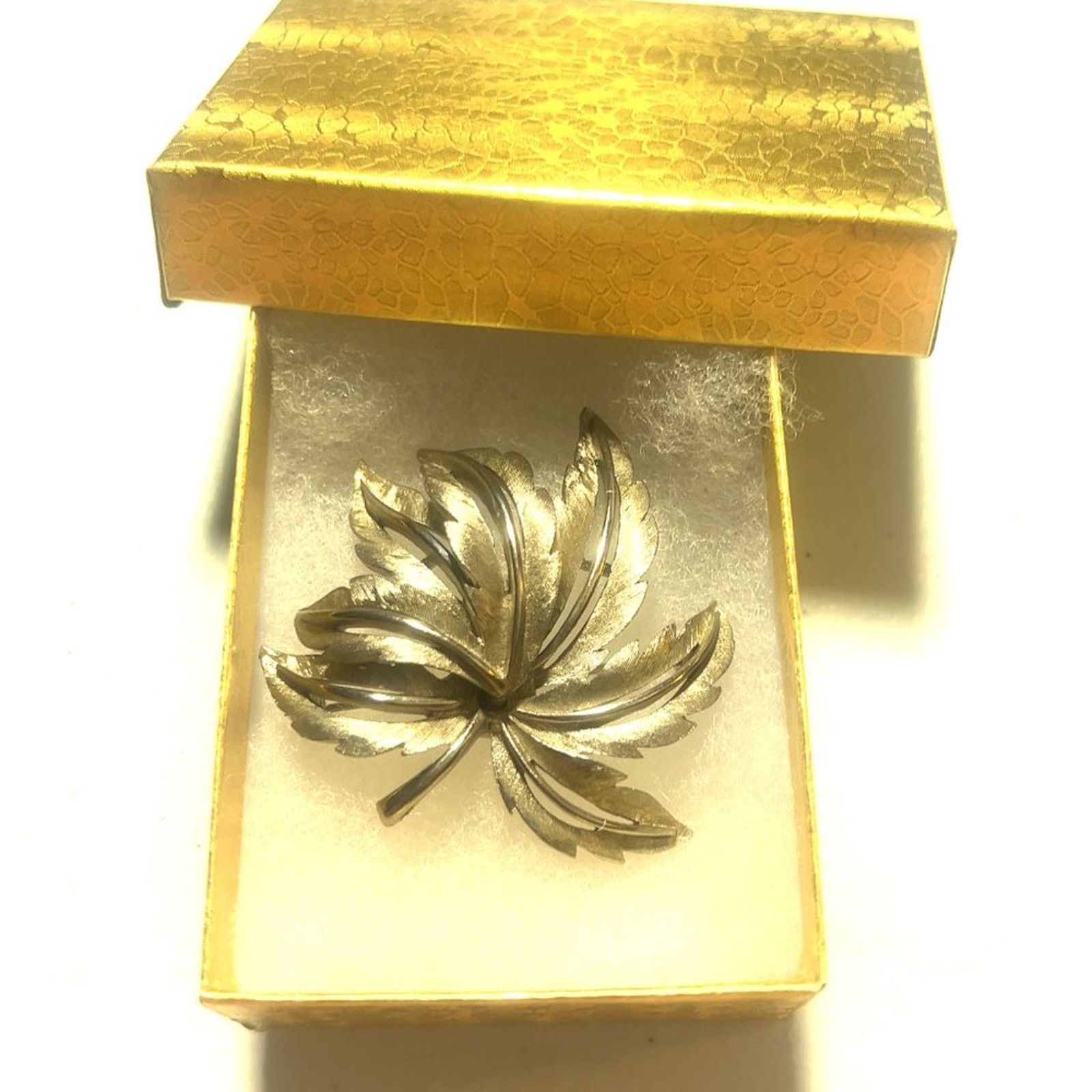& Other Stories Vintage Signed JJ (Jonette Company) Silver Toned Leaf Brooch Size ONE SIZE - 8 Thumbnail