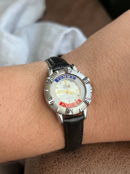 Vintage tommy hilfiger sales watch