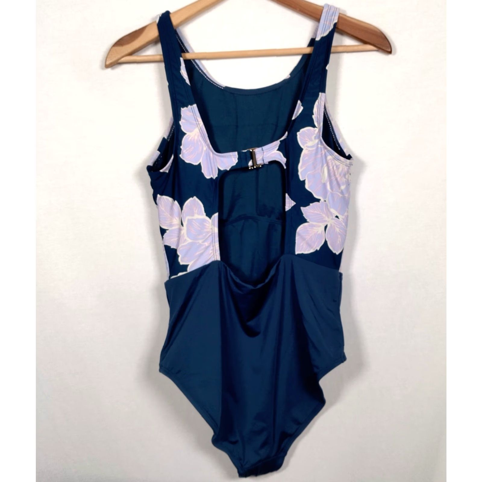 Catalina Catalina Swimwear Bathing Suit One Piece Medium Blue Purple Floral Tank Swim Size M / US 6-8 / IT 42-44 - 2 Thumbnail