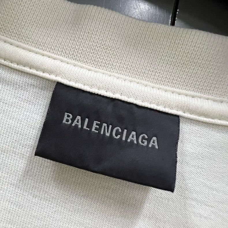 Balenciaga Balenciaga Embroidered short sleeves with big logo behind Size US M / EU 48-50 / 2 - 3 Thumbnail