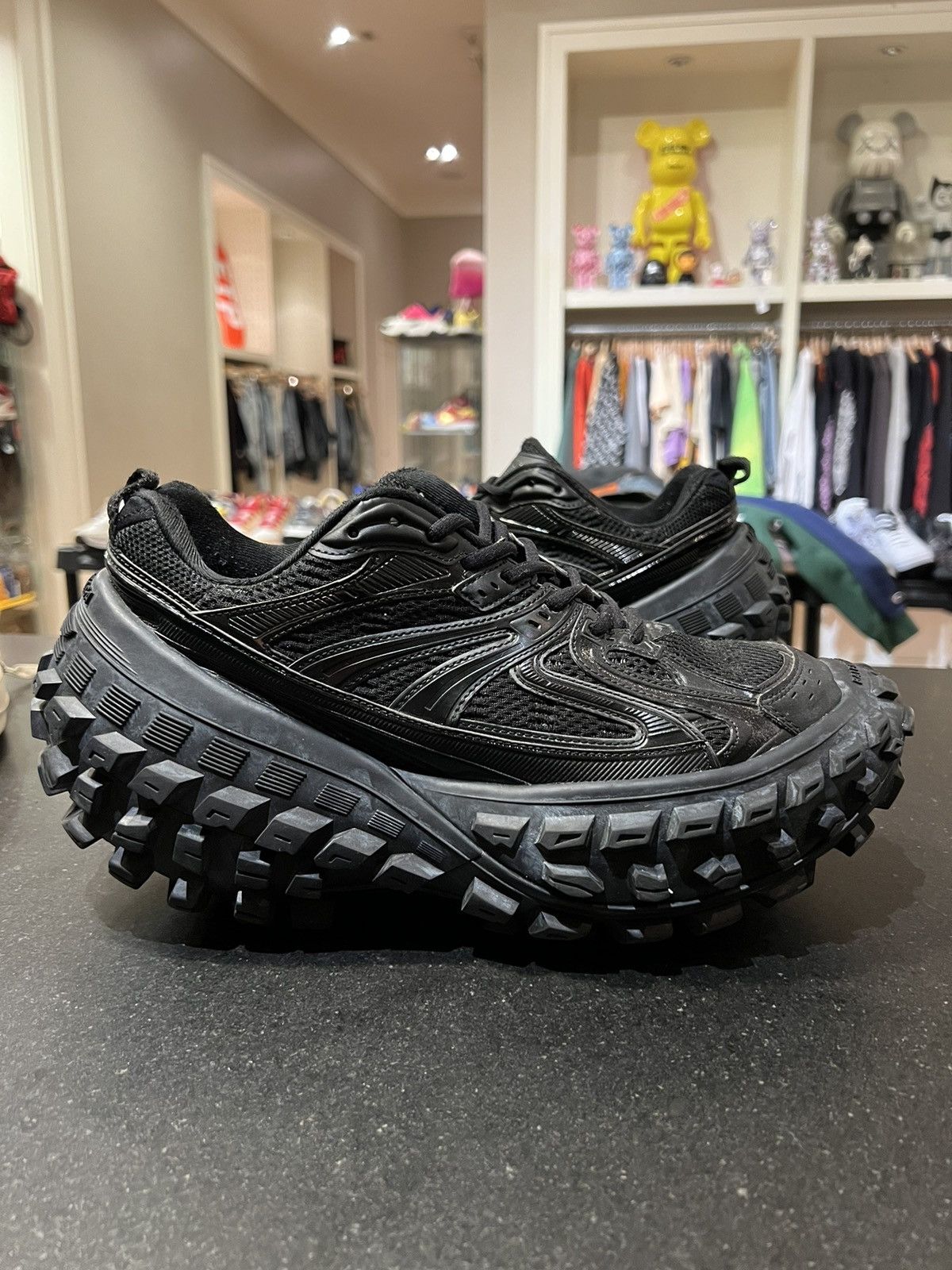 Balenciaga Defender Black – Kicks Machine｜スニーカー