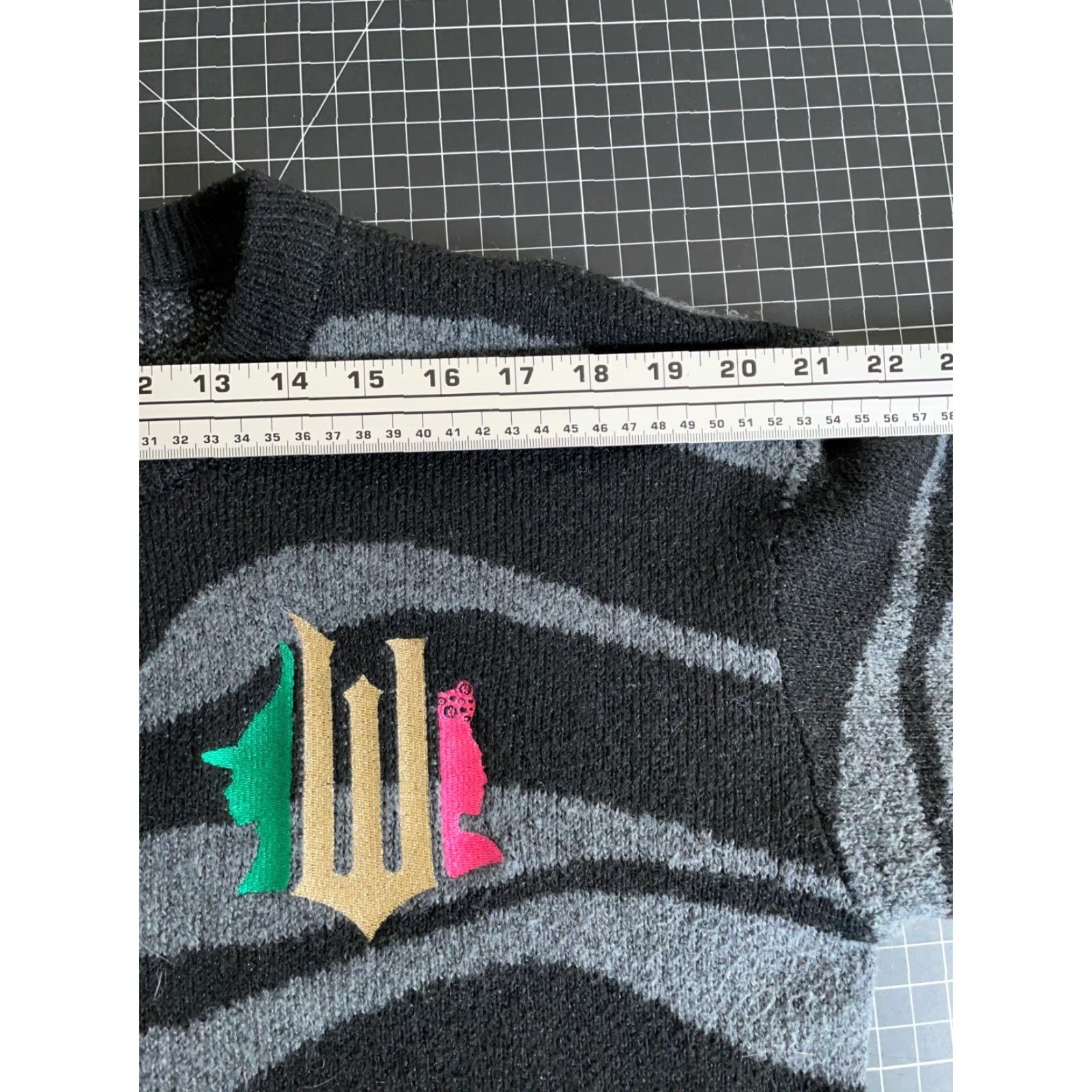 Vintage Wicked Cardigan Zebra Pattern Women's Medium Gray Black V-Neck Long Sleeve Knit Sweater Size M / US 6-8 / IT 42-44 - 7 Thumbnail