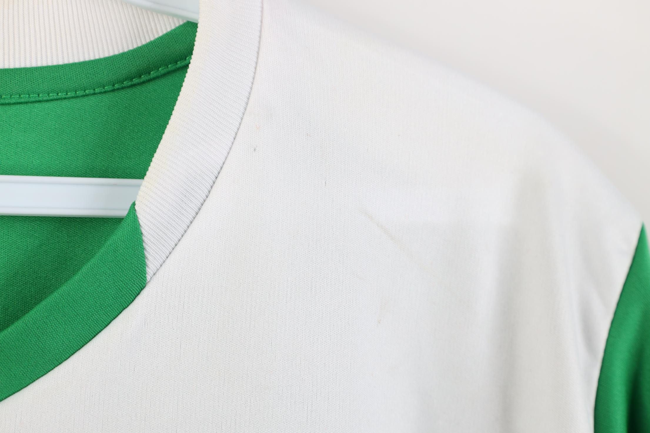 Vintage Vintage Celtic FC Football Soccer Jersey Striped Green Size US M / EU 48-50 / 2 - 4 Thumbnail