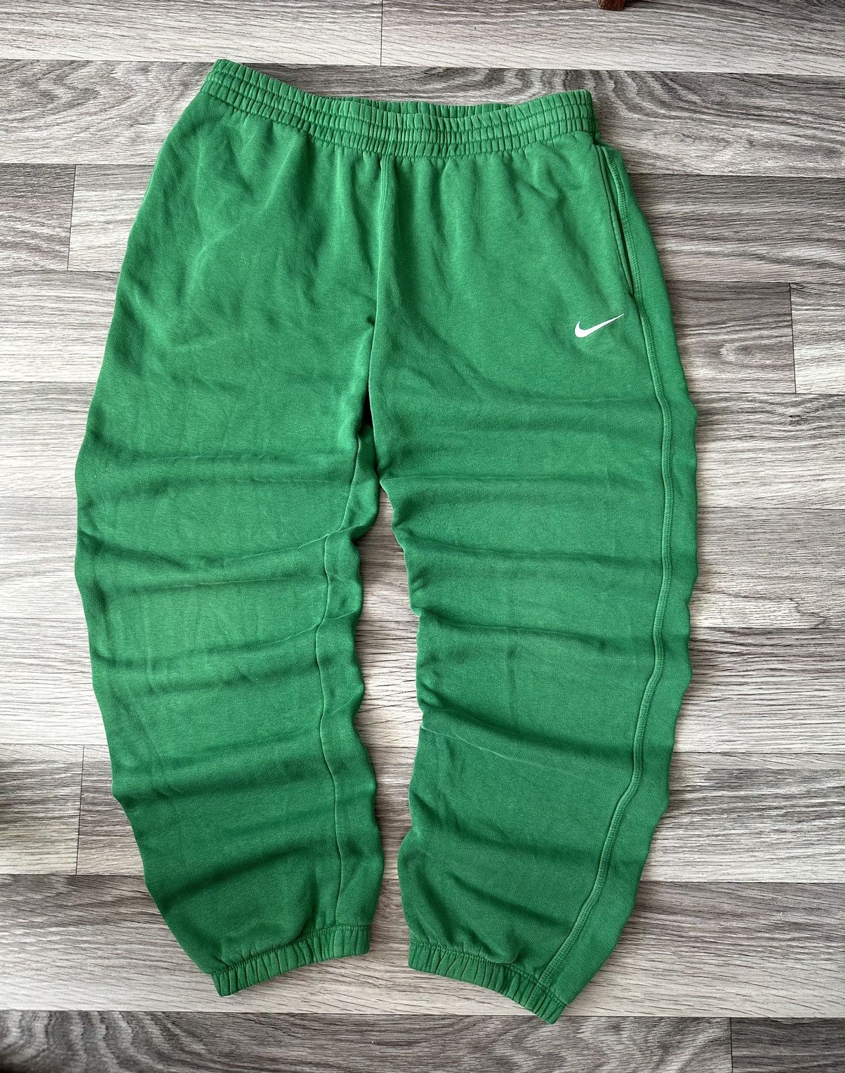 Nike Nike Vintage Green Baggy Jogger Sweatpants Small Swoosh hype Size US 32 / EU 48 - 1 Thumbnail