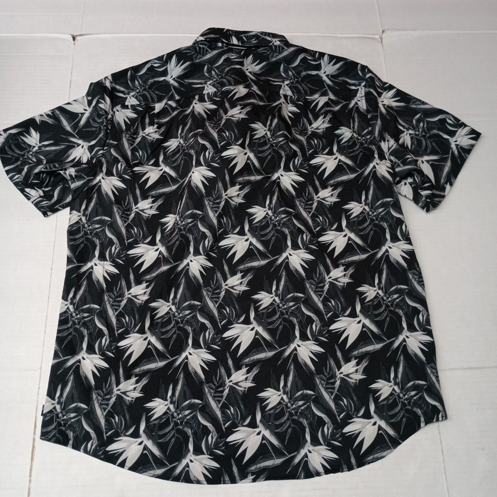 Chaps Chaps Everyday Performance Shirt Men's Size XL Black Floral Size US XL / EU 56 / 4 - 8 Thumbnail