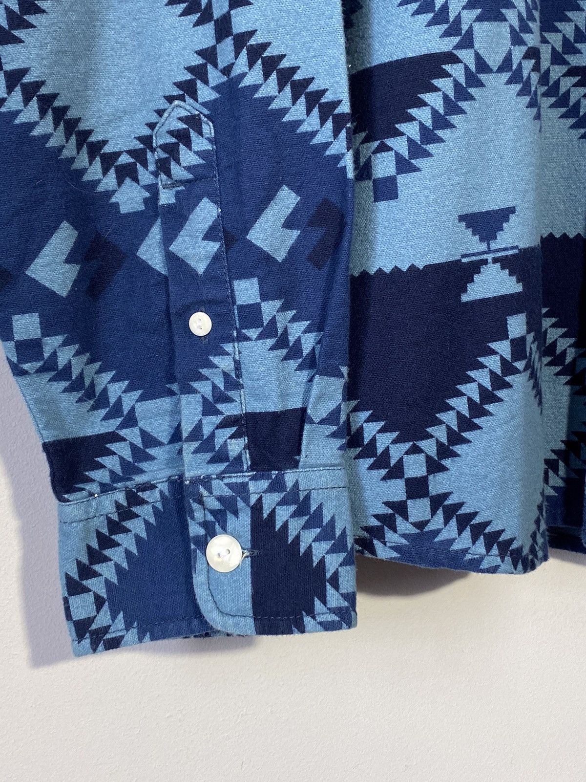 Carhartt Carhartt geometry pattern all overprint long sleeve shirt Size US XL / EU 56 / 4 - 6 Thumbnail