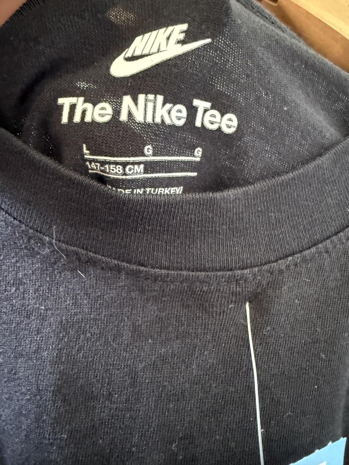 Nike Nike The Nike Tee Black T-Shirt Size C (147-158 CM) Size US L / EU 52-54 / 3 - 3 Thumbnail