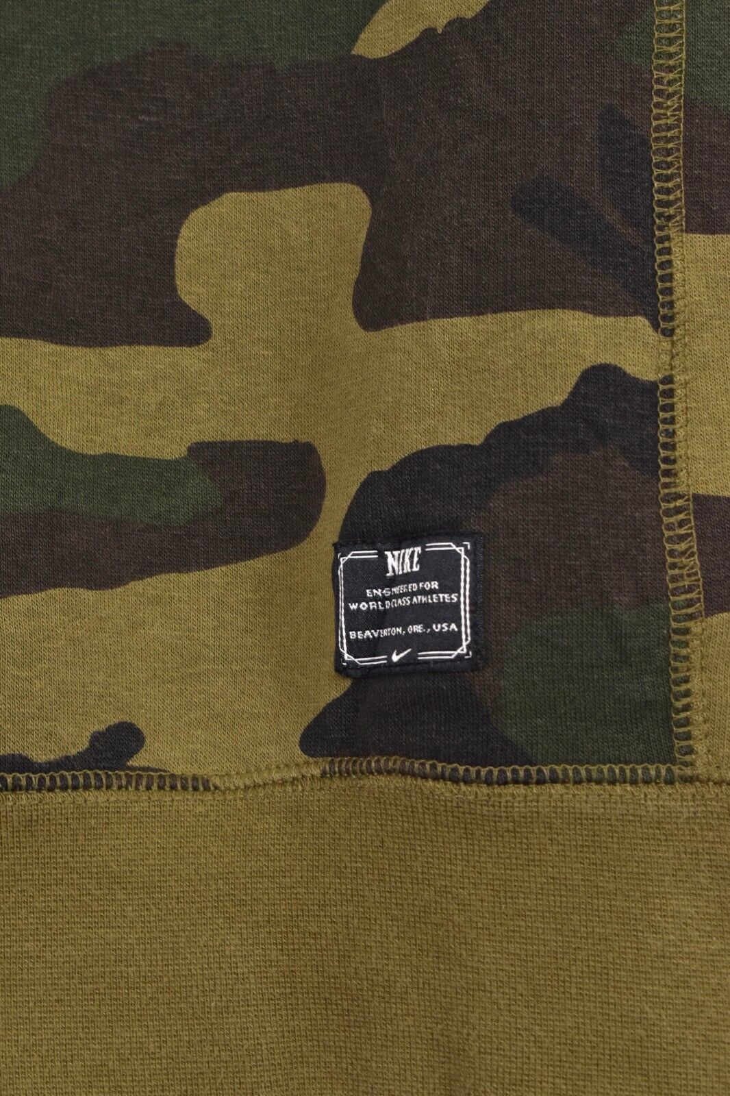 Nike Modern Nike sweatshirt (L), green camo crewneck Size US L / EU 52-54 / 3 - 2 Thumbnail