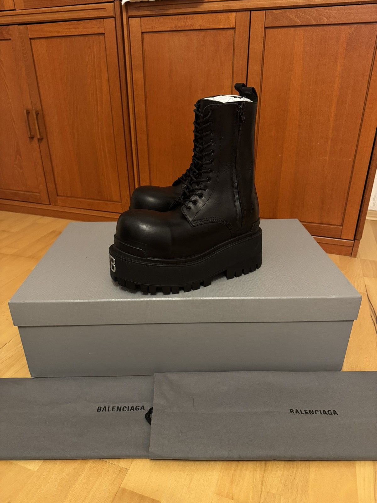 Balenciaga Balenciaga Calfskin 80 MM Platform Giant BB Boots Black