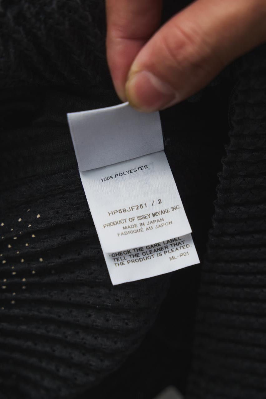 Homme Plisse Issey Miyake HOMME PLISSÉ ISSEY MIYAKE Black Mesh Pleated Trousers Size US 32 / EU 48 - 8 Thumbnail