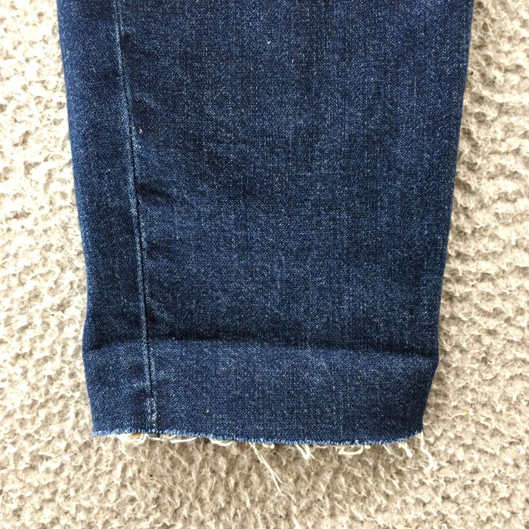 Old Navy Old Navy Jeans Womens 6 Straight Leg 30x28 Blue Denim Distressed Zip Size 28" / US 6 / IT 42 - 7 Thumbnail