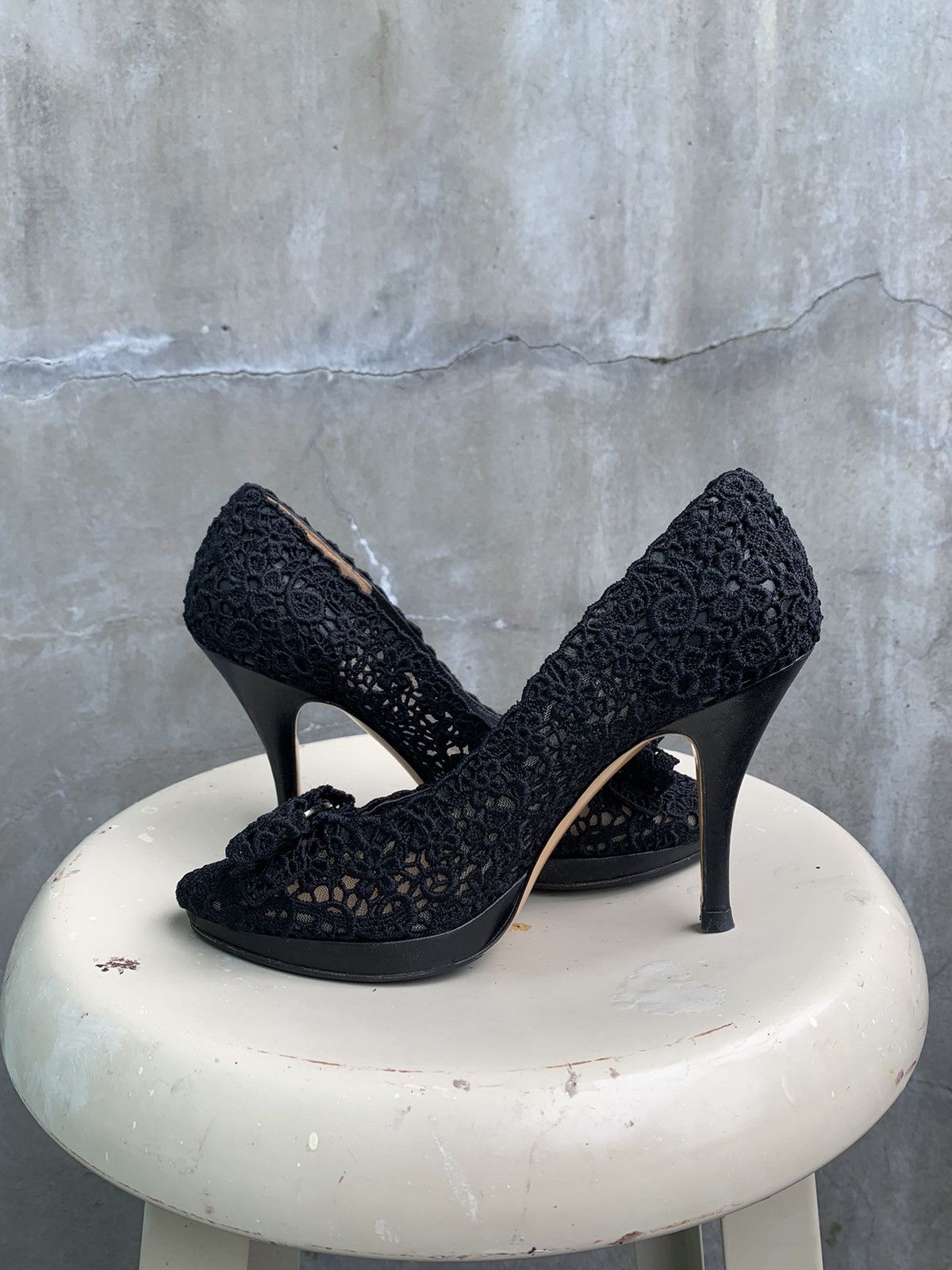 Salvatore Ferragamo Flower Crochet Heels Size US 7 / IT 37 - 6 Thumbnail